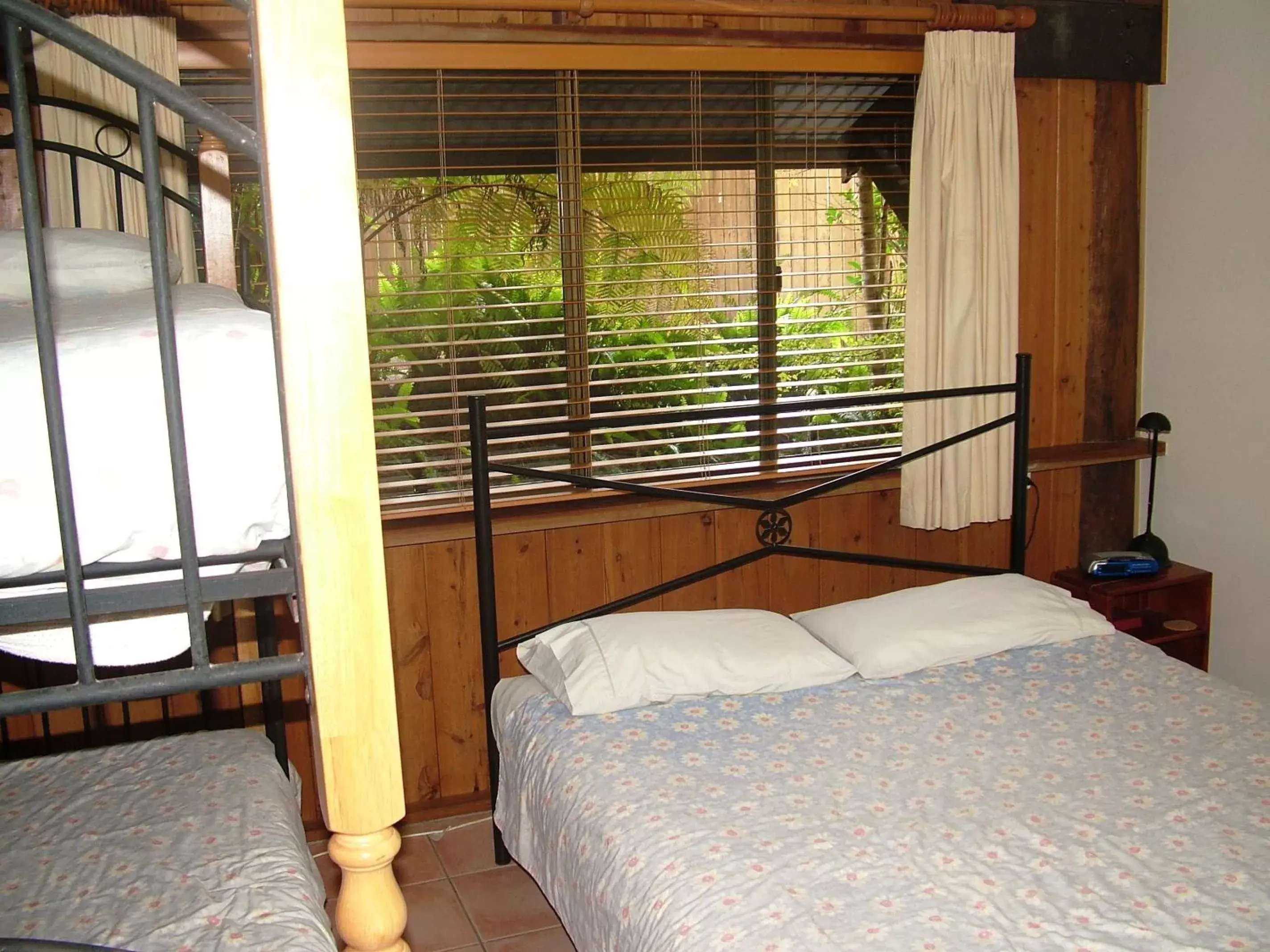 Bedroom, Bed in Atherton Blue Gum B&B