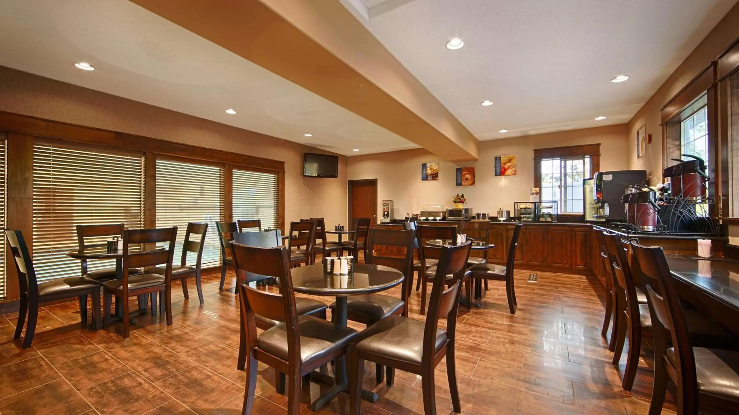 Restaurant/Places to Eat in Best Western Plus Prairie Inn