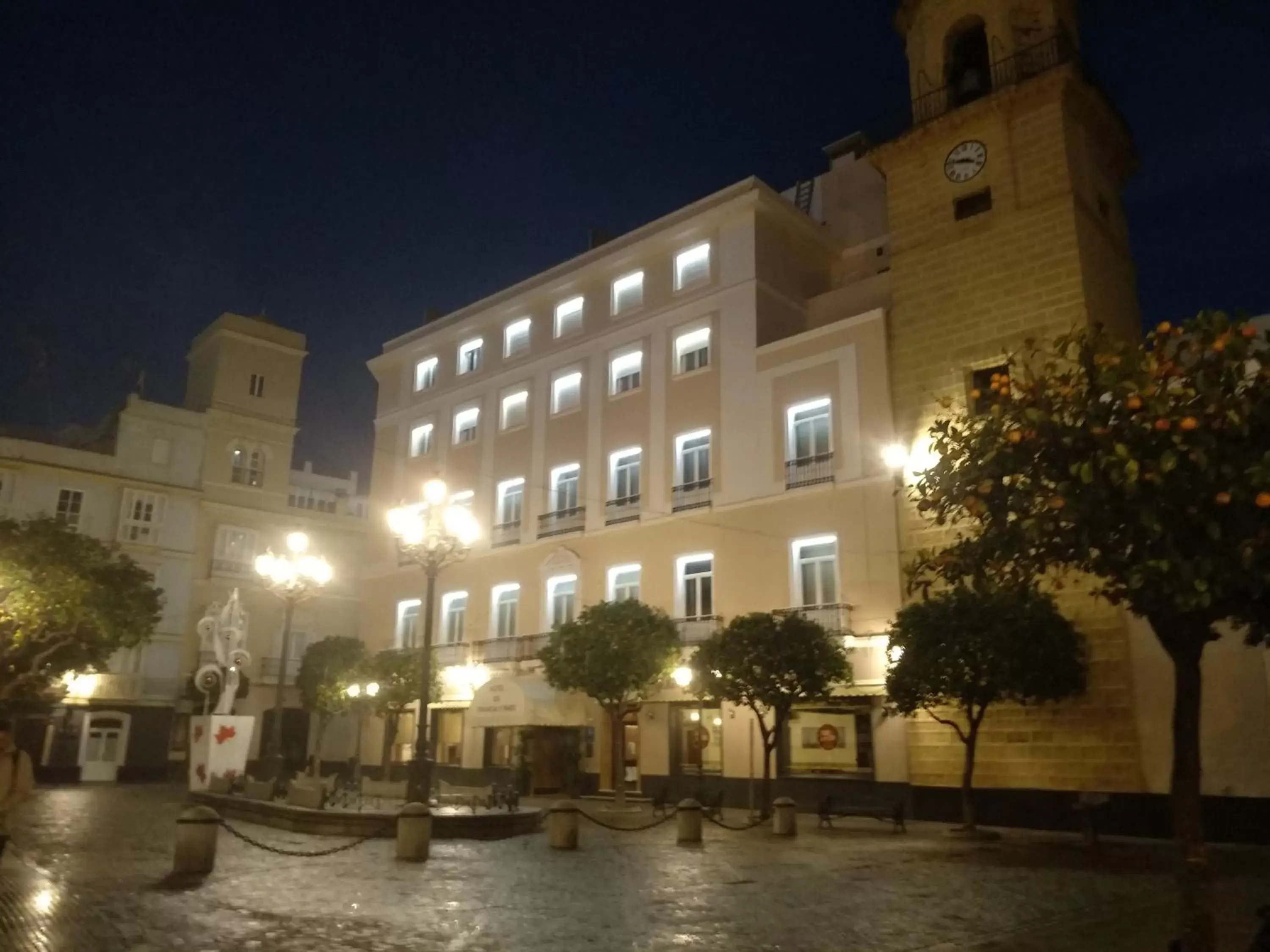 Property Building in Hotel de Francia y París