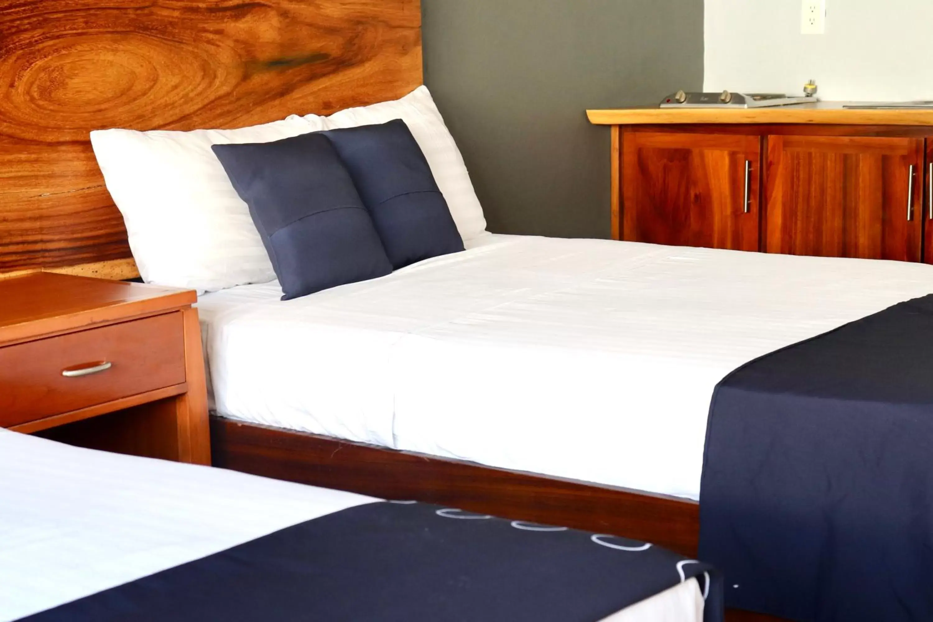 Bed in Hotel Samanu