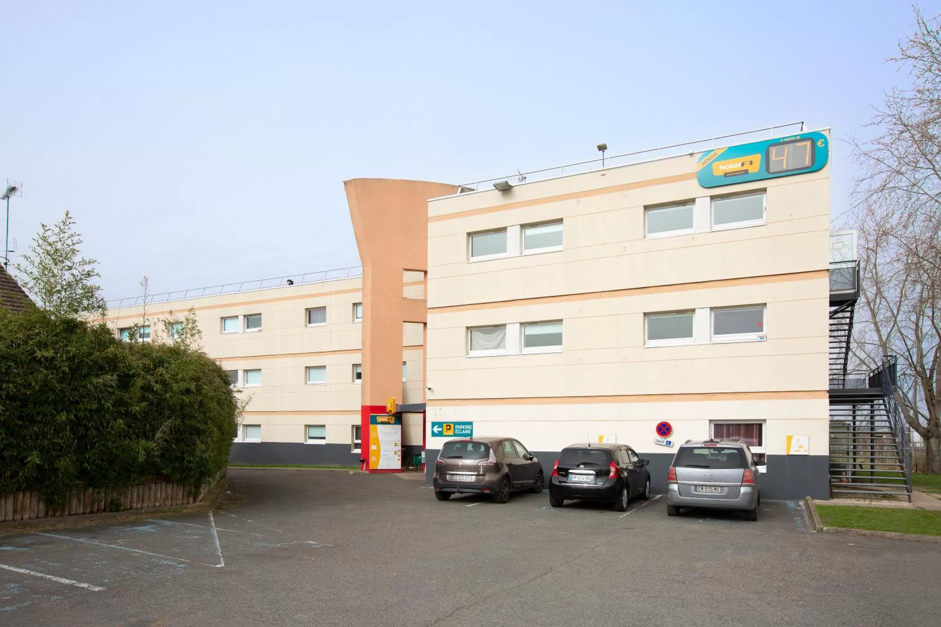 Property building in hotelF1 Nemours