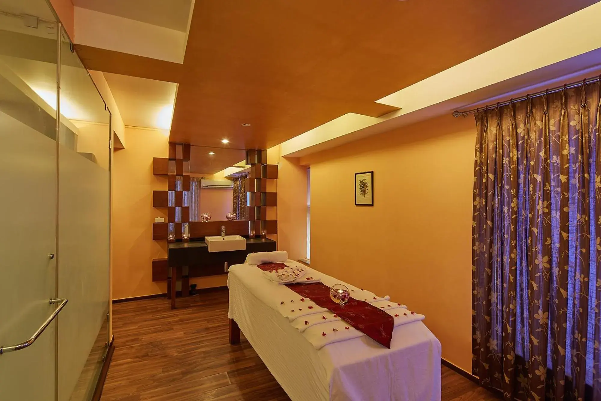 Spa and wellness centre/facilities in Royal Orchid Beach Resort & Spa, Utorda Beach Goa