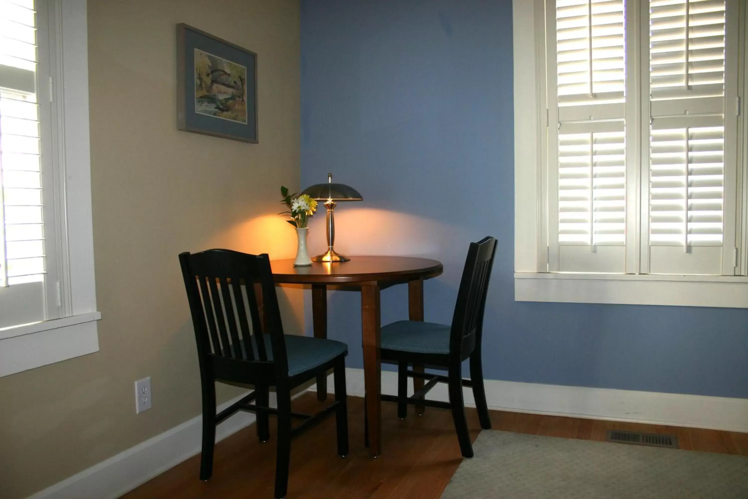 Dining Area in Showers Inn