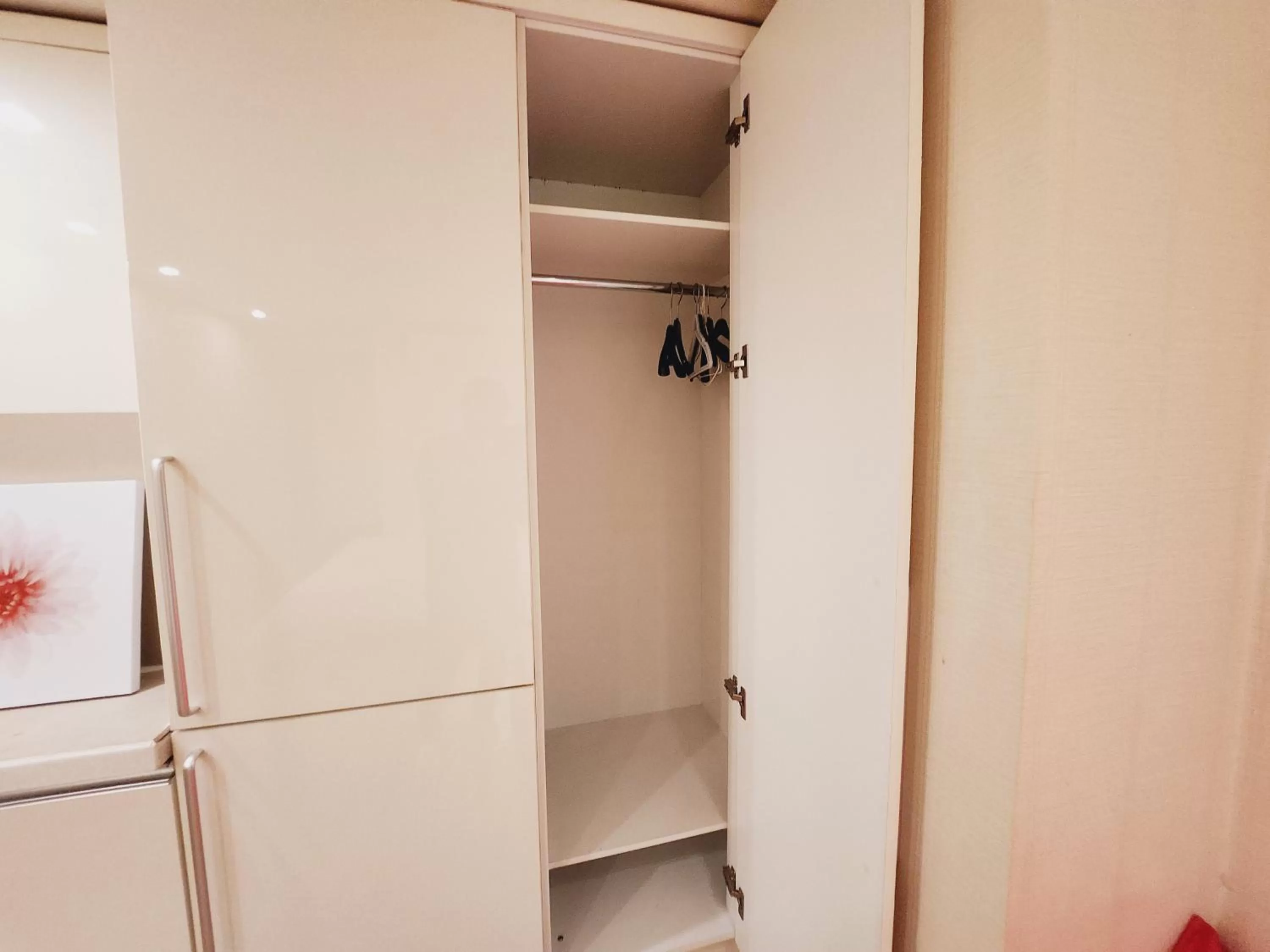 wardrobe, Bathroom in Olive hostel R(Residence)