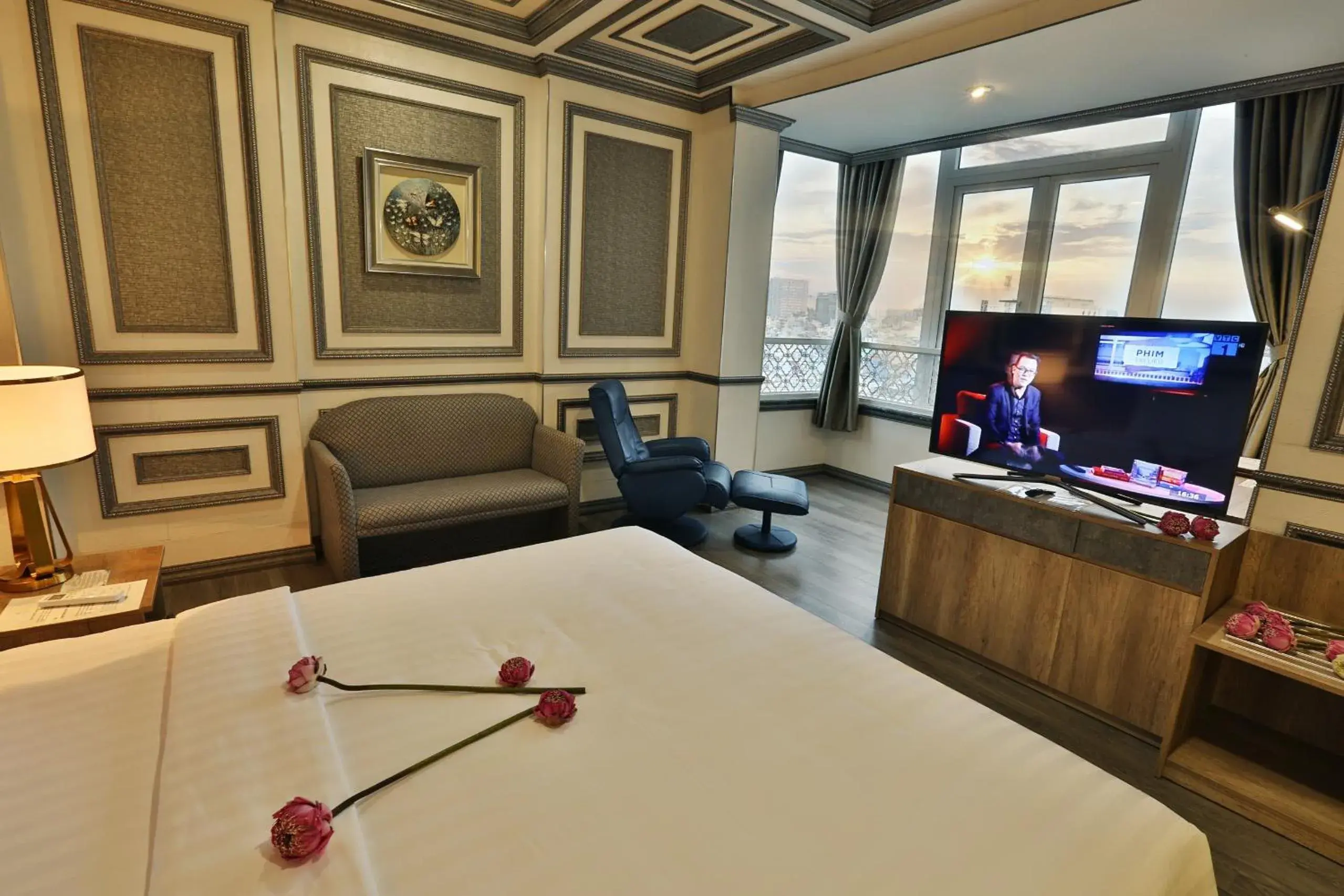 Communal lounge/ TV room, TV/Entertainment Center in Lotus Saigon Hotel