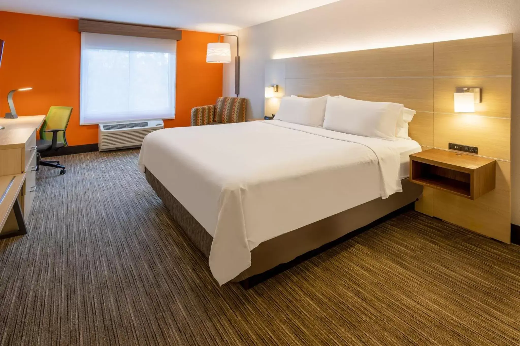 Photo of the whole room, Bed in Holiday Inn Express Hotel & Suites Salisbury - Delmar, an IHG Hotel