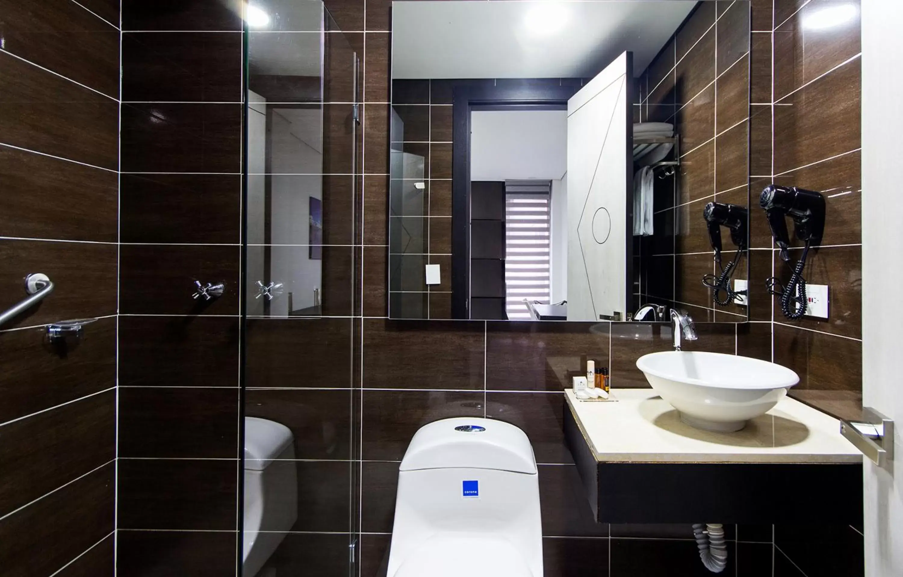 Bathroom in Hotel American Visa Tower