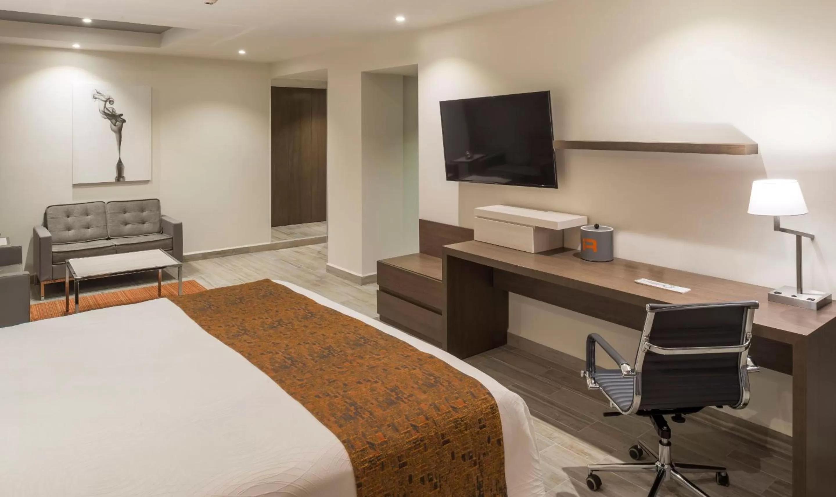 Photo of the whole room, Bed in Real Inn Celaya