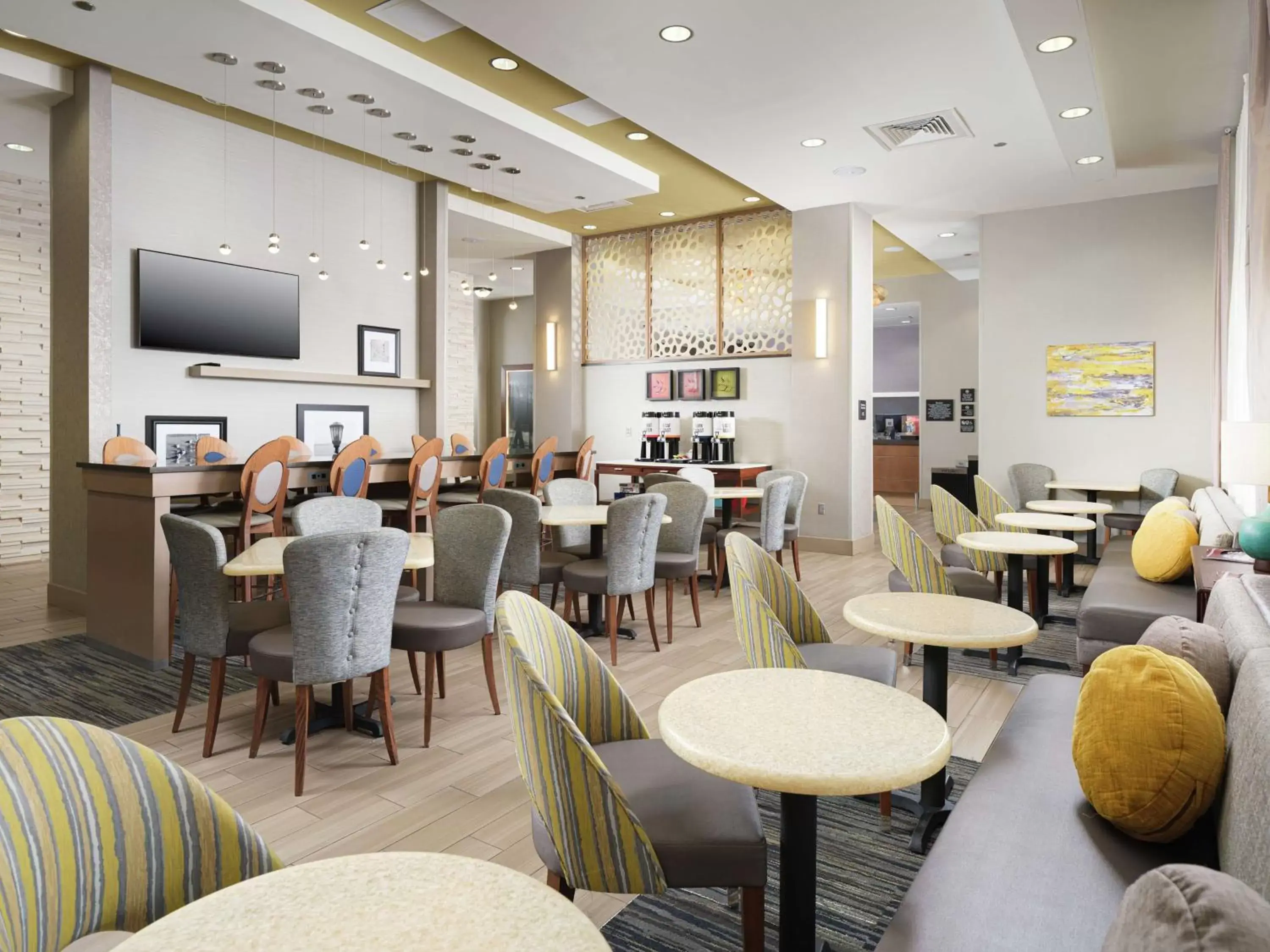 Dining area, Restaurant/Places to Eat in Hampton Inn Wilmington Downtown