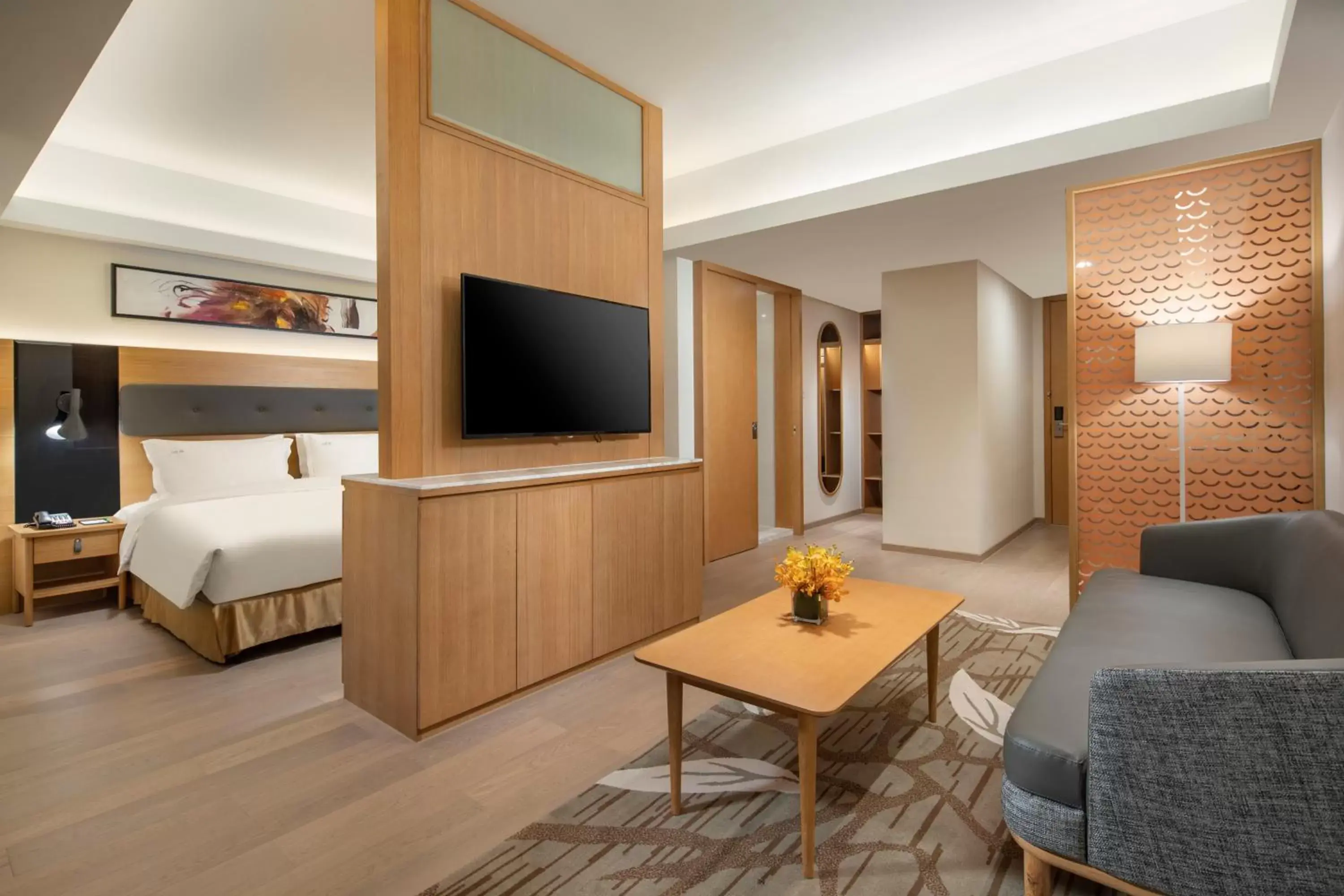 Photo of the whole room, TV/Entertainment Center in Holiday Inn Shanghai Hongqiao Central, an IHG Hotel