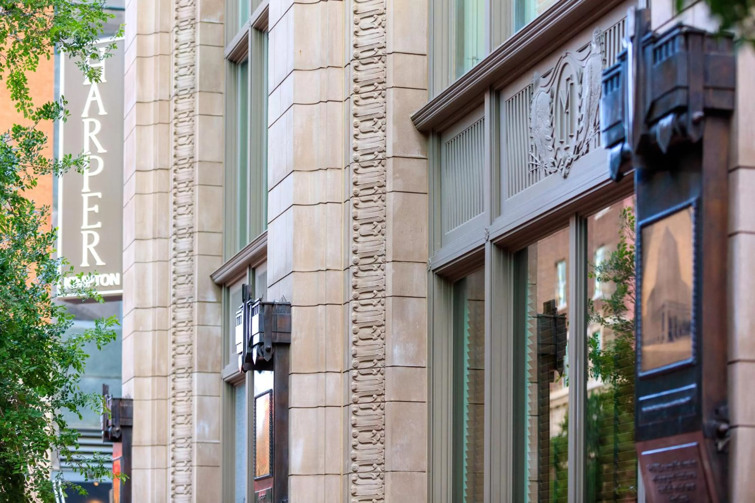 Facade/entrance in Kimpton - Harper Hotel by IHG