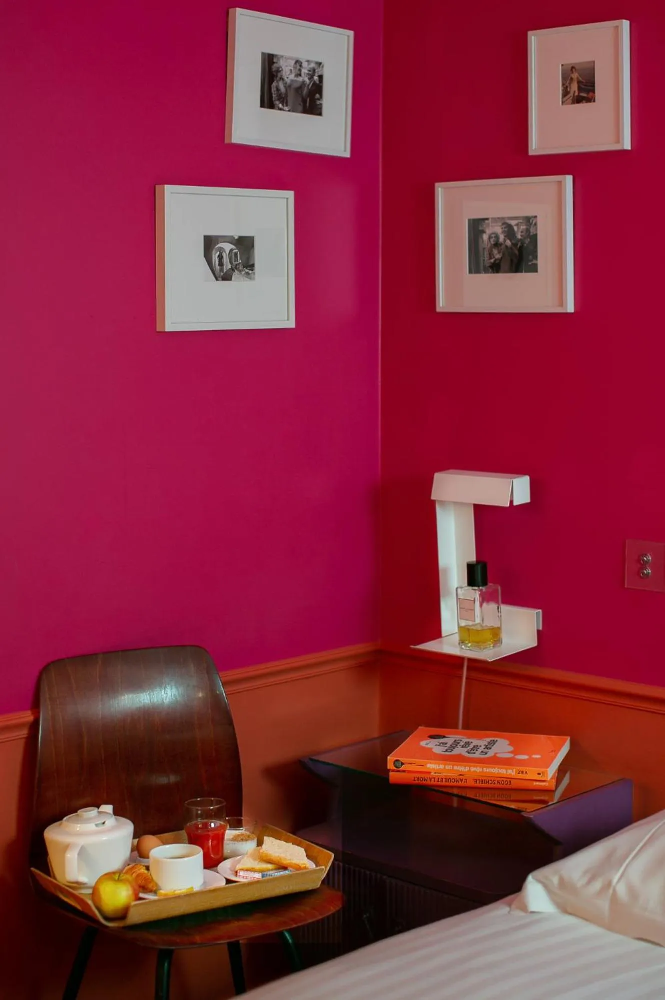 Photo of the whole room, Bed in Hôtel Crayon