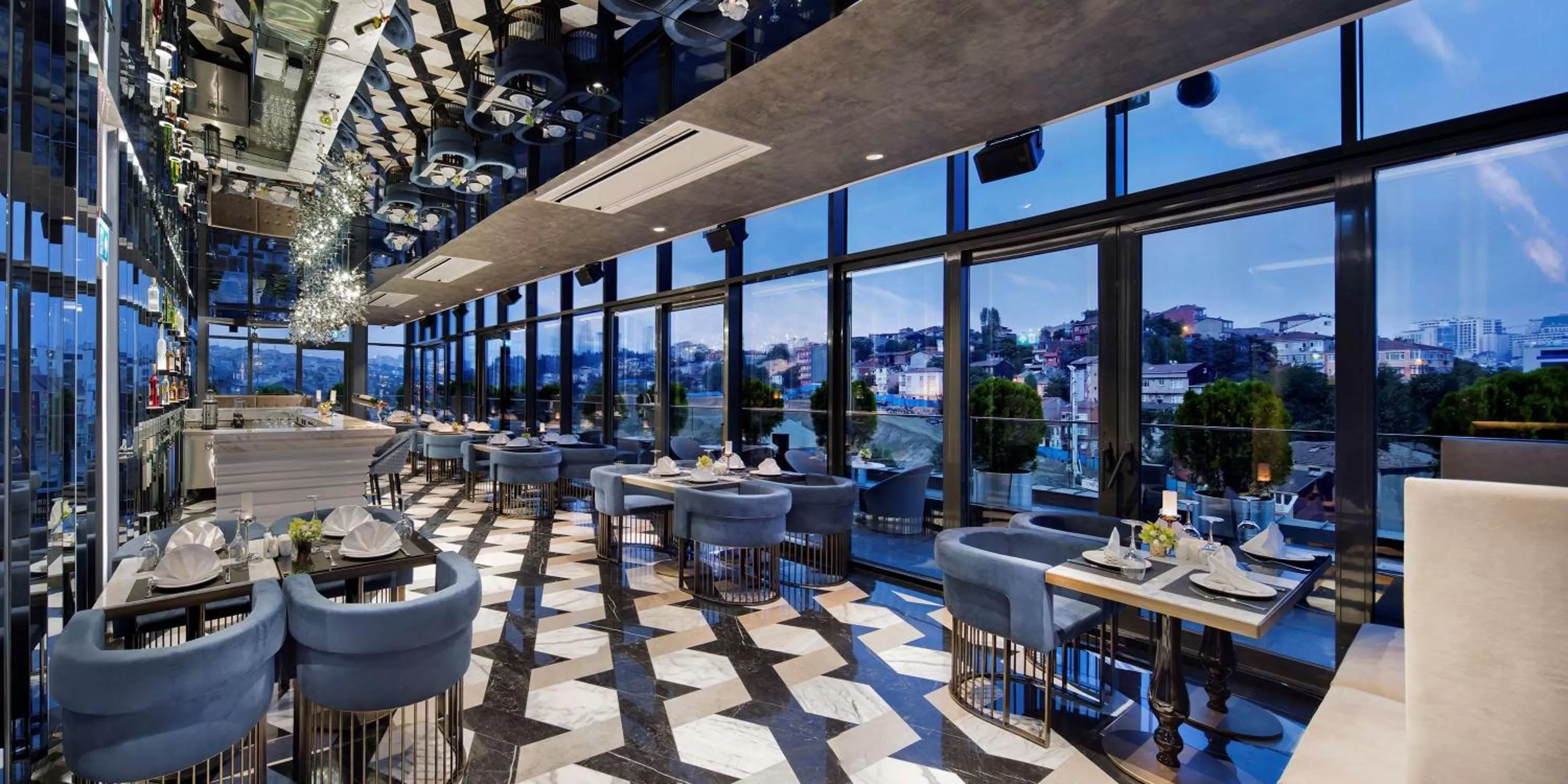 Restaurant/places to eat in DoubleTree by Hilton Istanbul - Piyalepasa