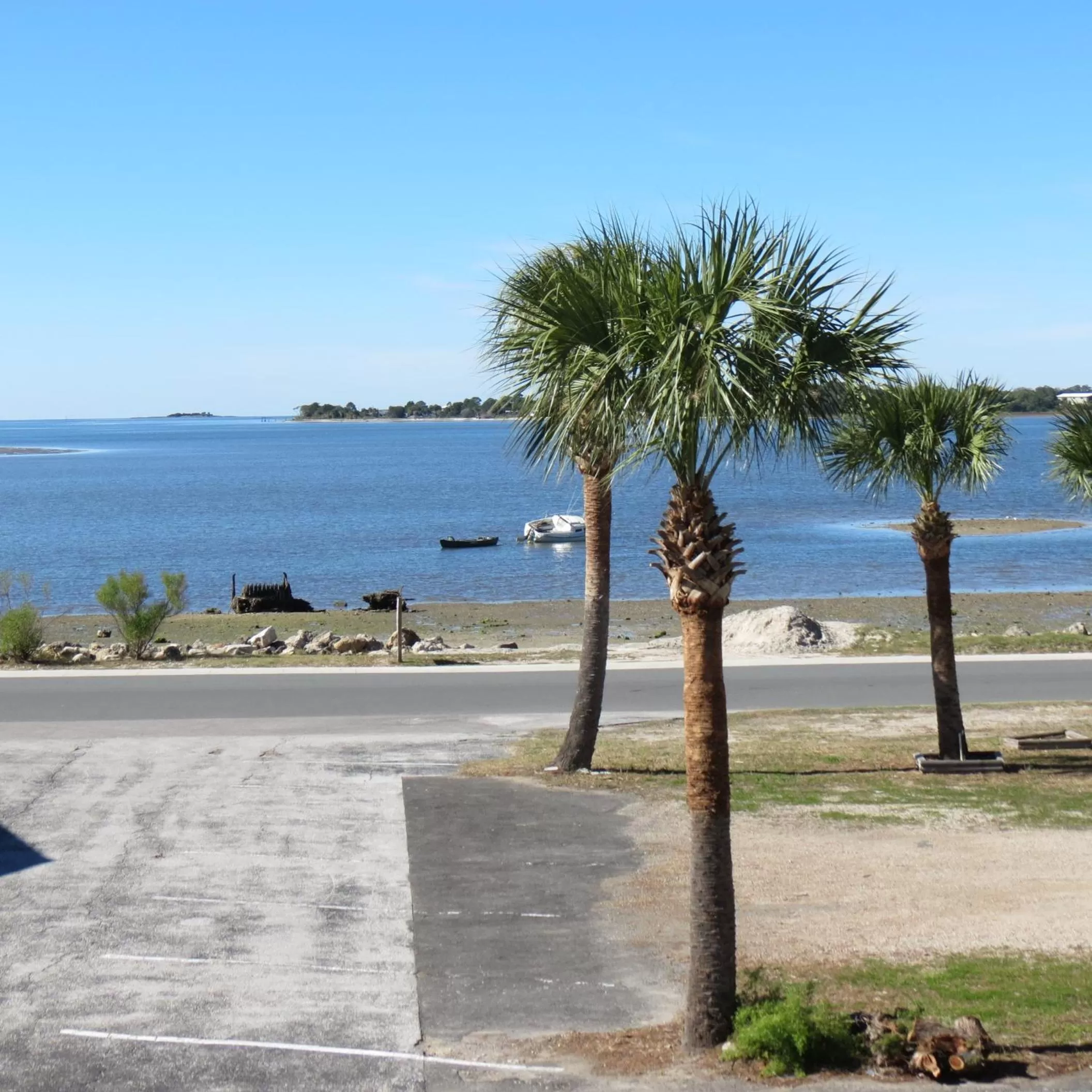 Day, Beach in Beach Front Motel Cedar Key