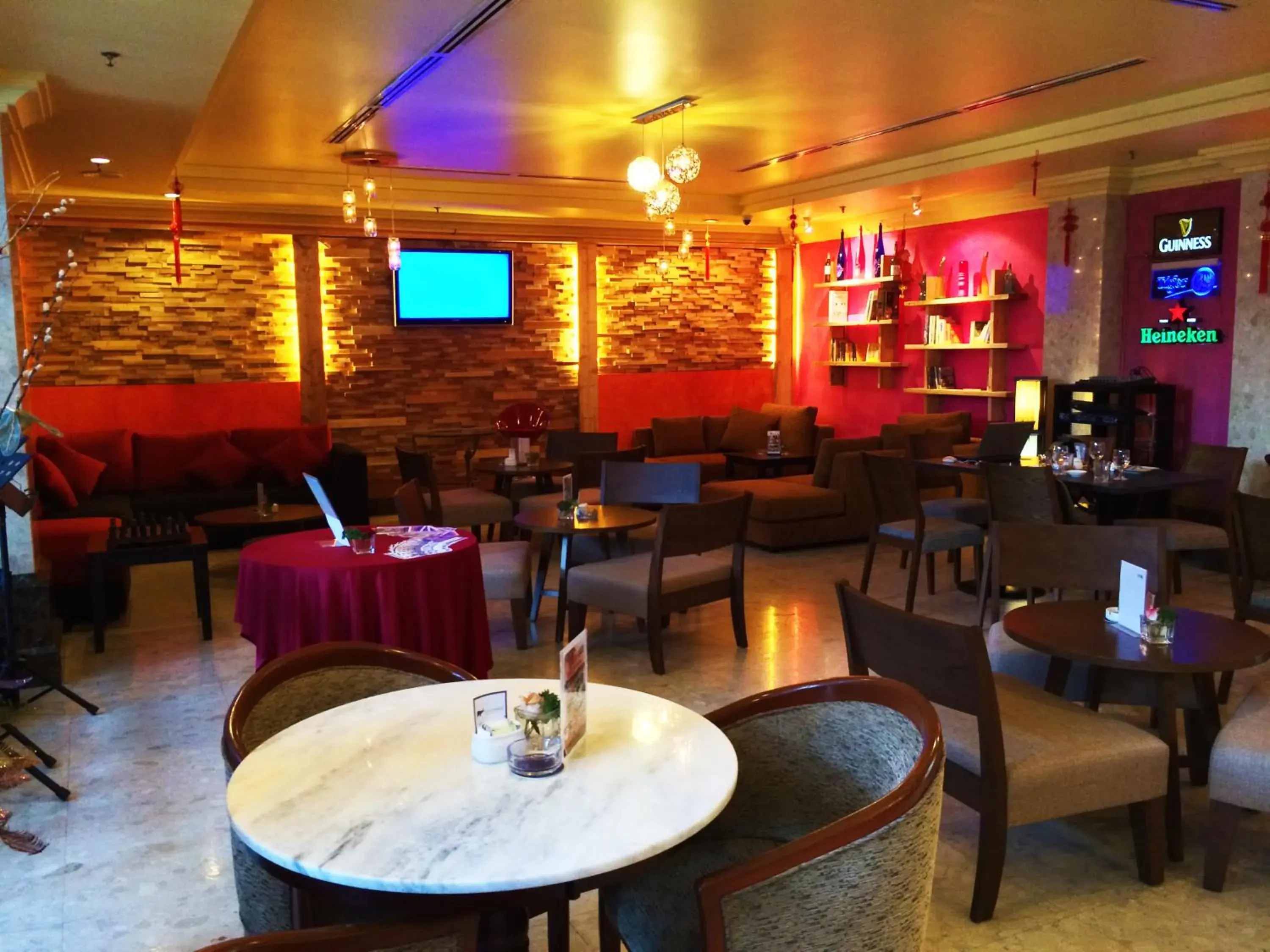 Lounge or bar, Restaurant/Places to Eat in Hotel Maluri