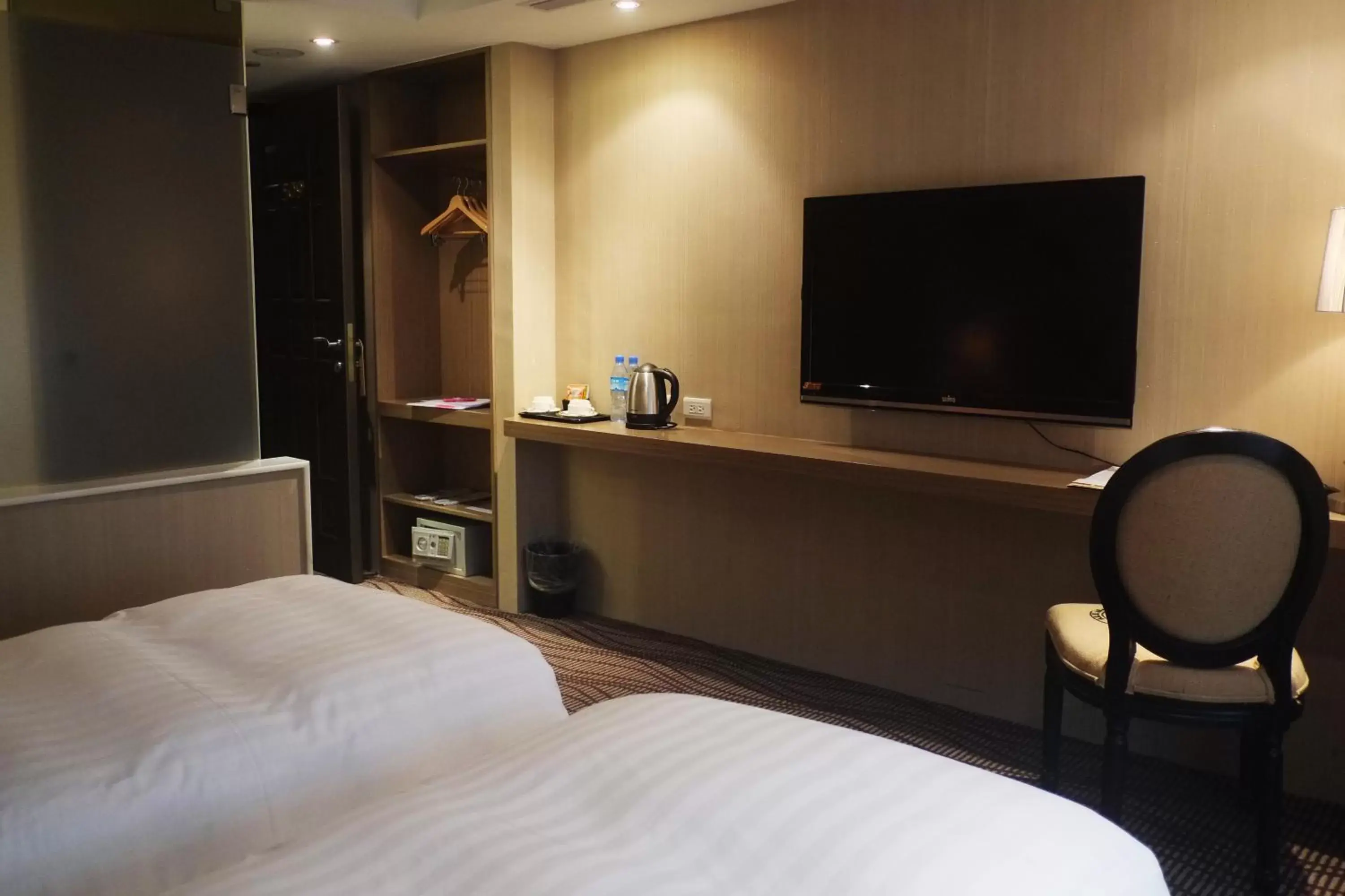 Bedroom, TV/Entertainment Center in RF Hotel - Zhongxiao