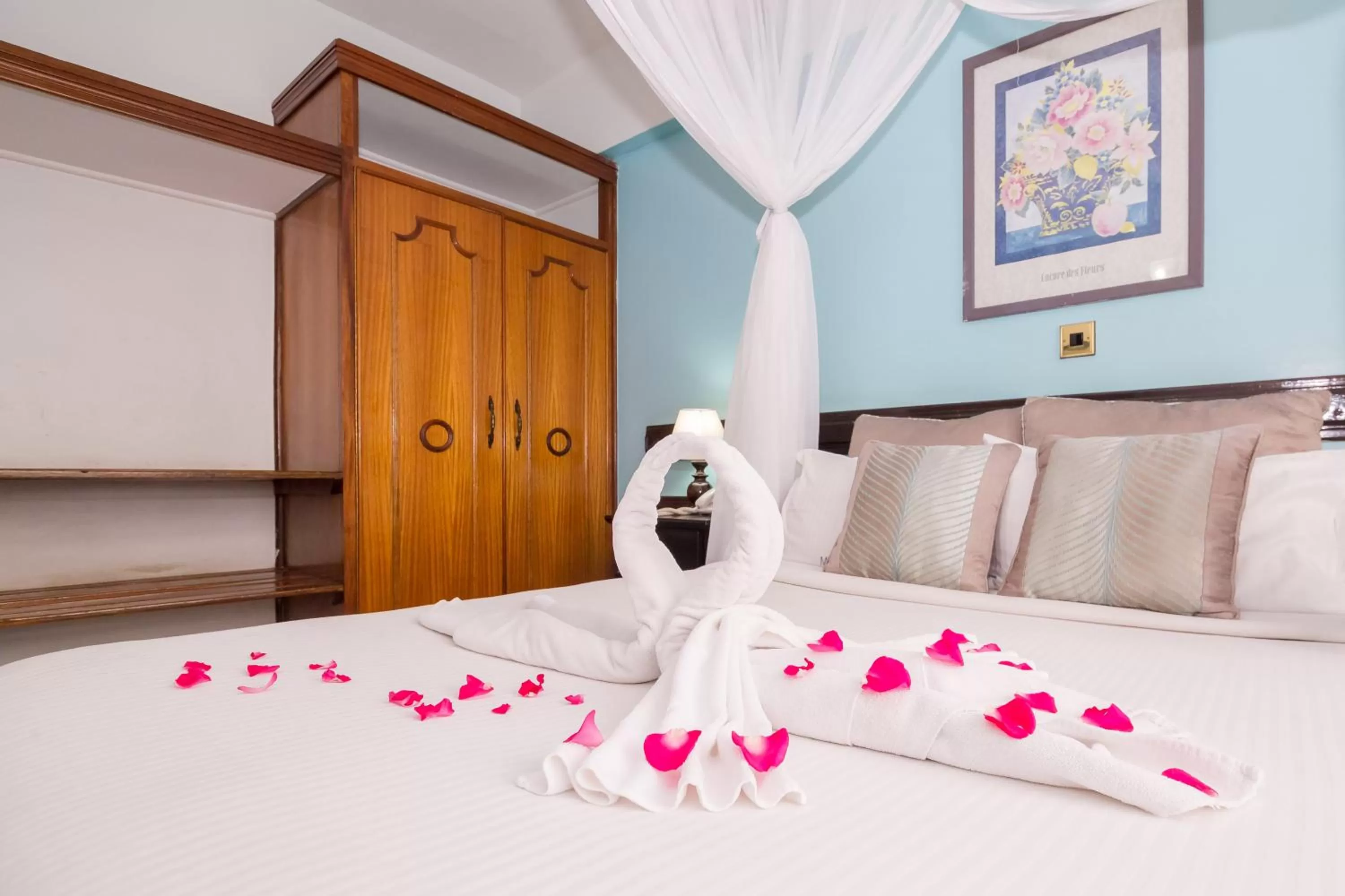 Bed in Marble Arch Hotel