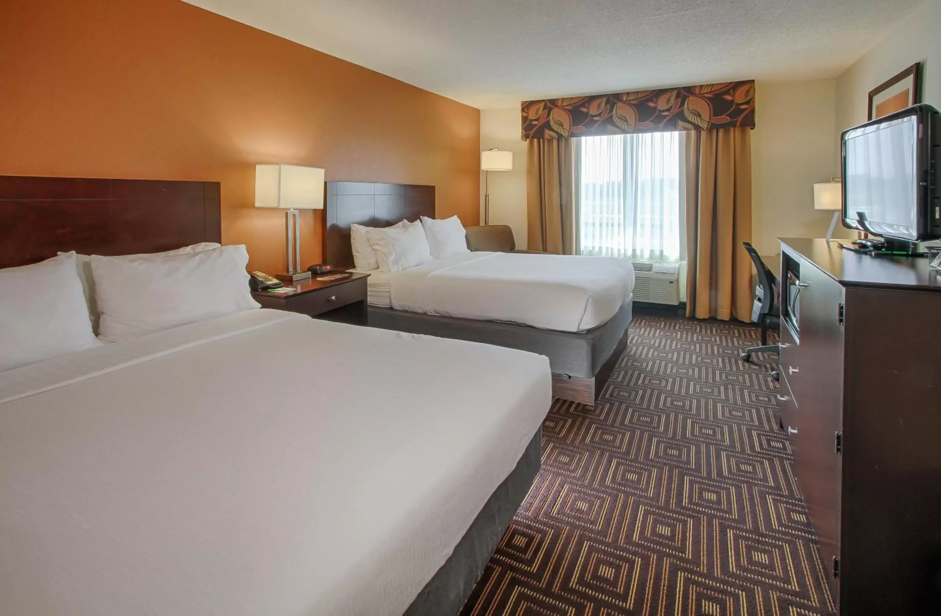 Bedroom in Holiday Inn Knoxville West - Cedar Bluff, an IHG Hotel