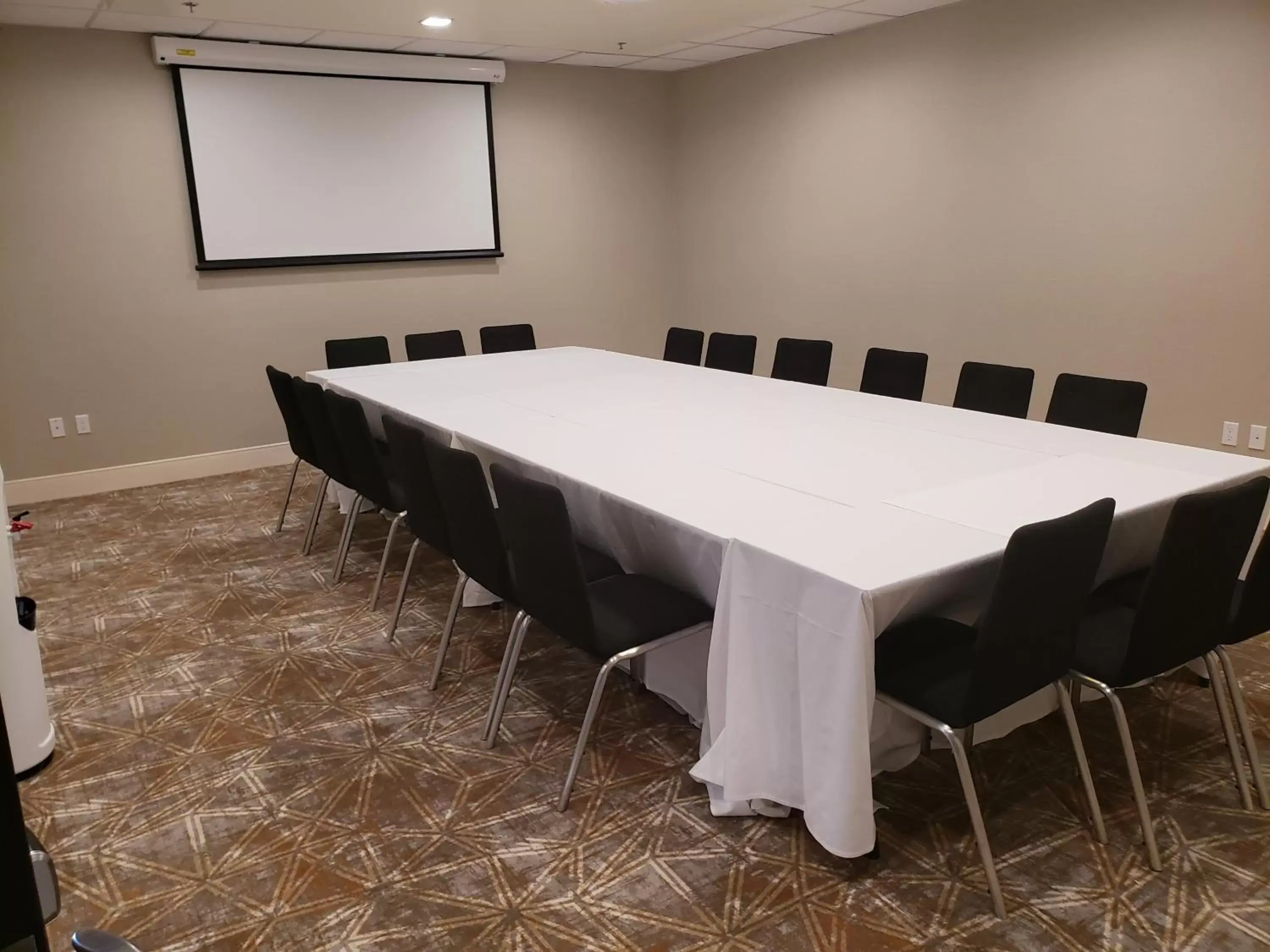 Meeting/conference room in Holiday Inn Tacoma Mall, an IHG Hotel
