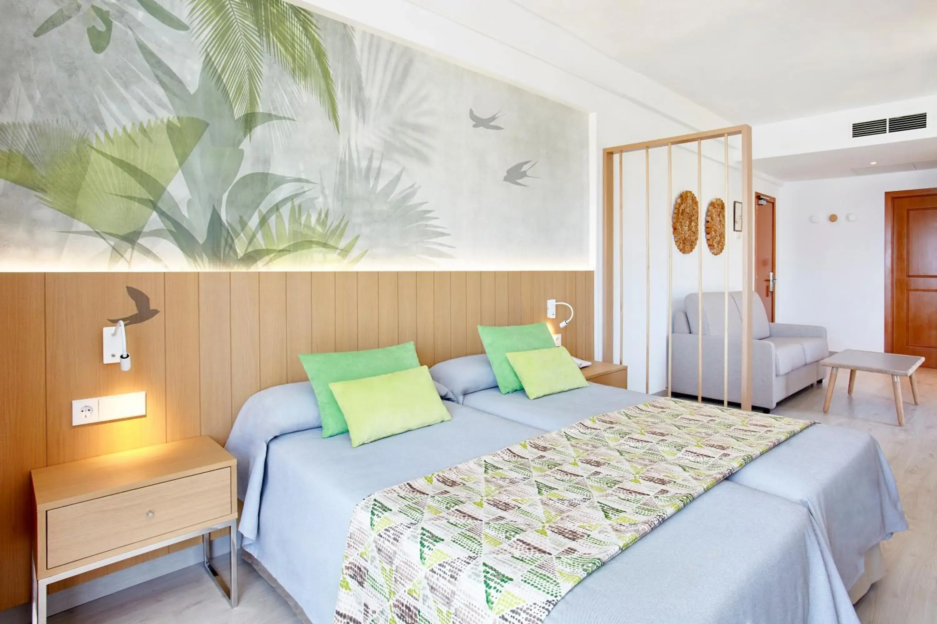 Photo of the whole room, Bed in Universal Hotel Castell Royal Photo of the whole room, Bed in Universal Hotel Castell Royal