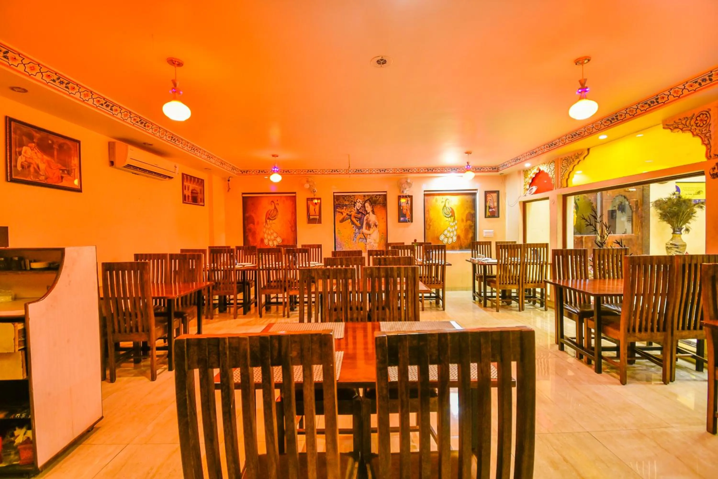 Restaurant/places to eat in Hotel Laxmi Niwas - A Heritage Retreat