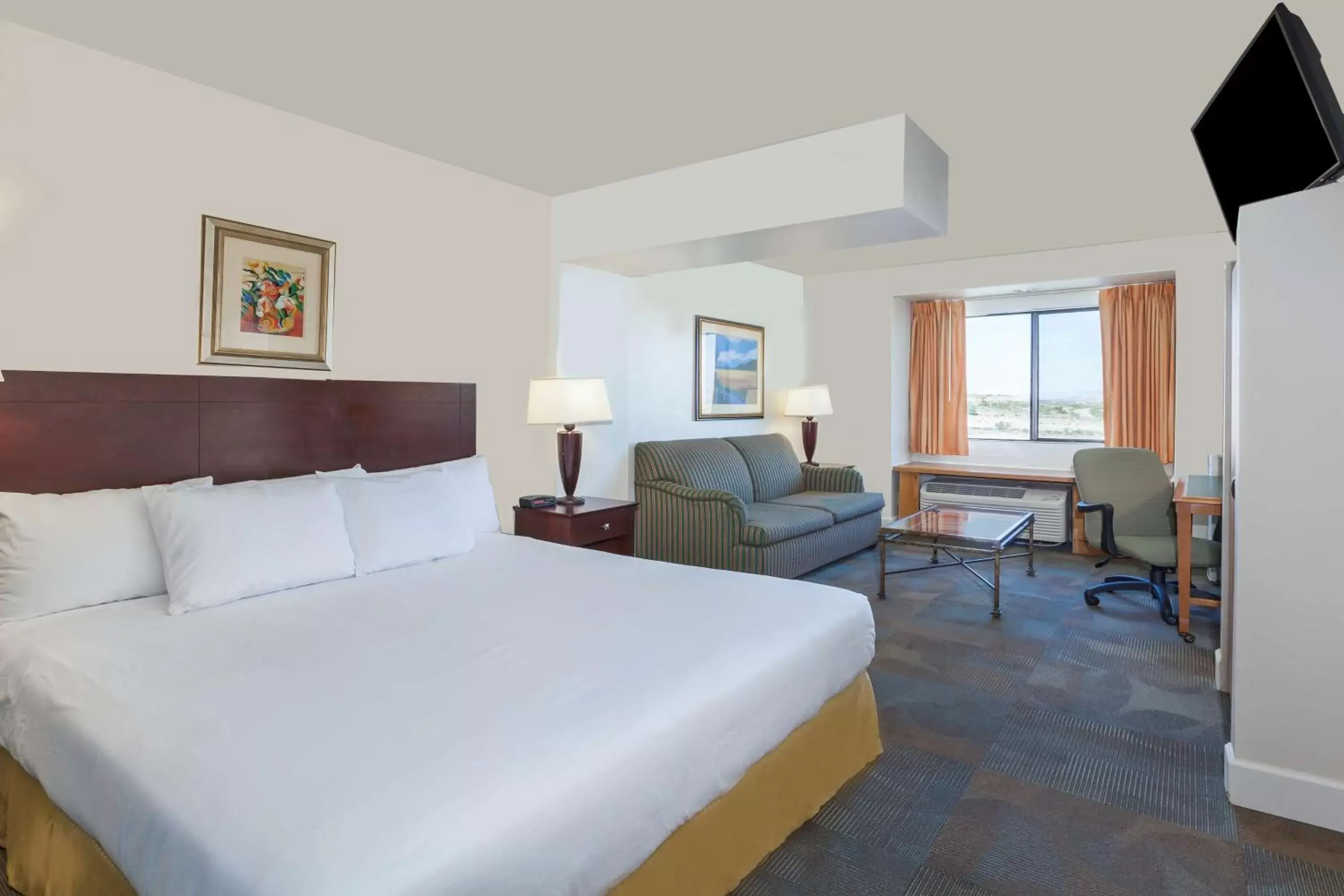 Photo of the whole room, Room Photo in Days Inn by Wyndham Camp Verde Arizona