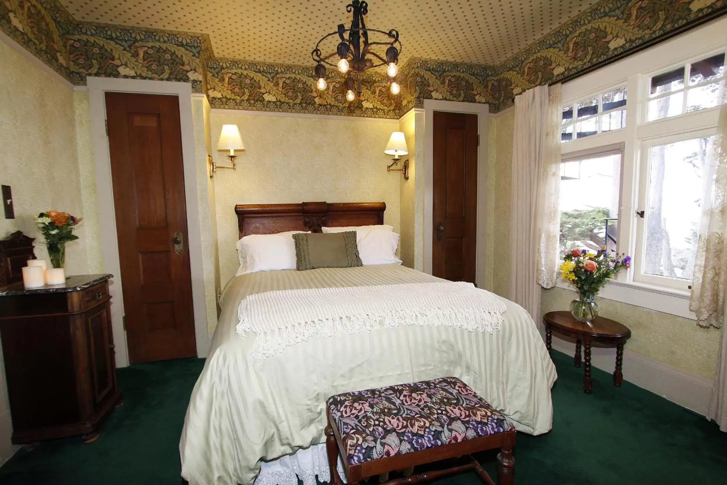 Deluxe Queen Room with Ocean View in The Jabberwock Bed & Breakfast