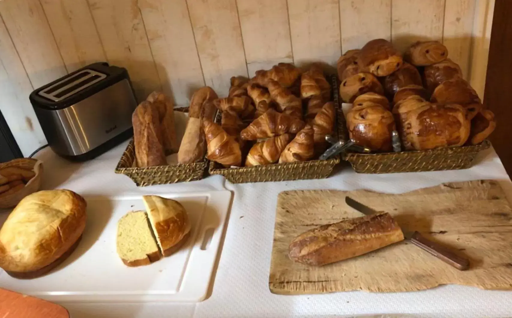Breakfast in Hôtel Le P'tit Monde