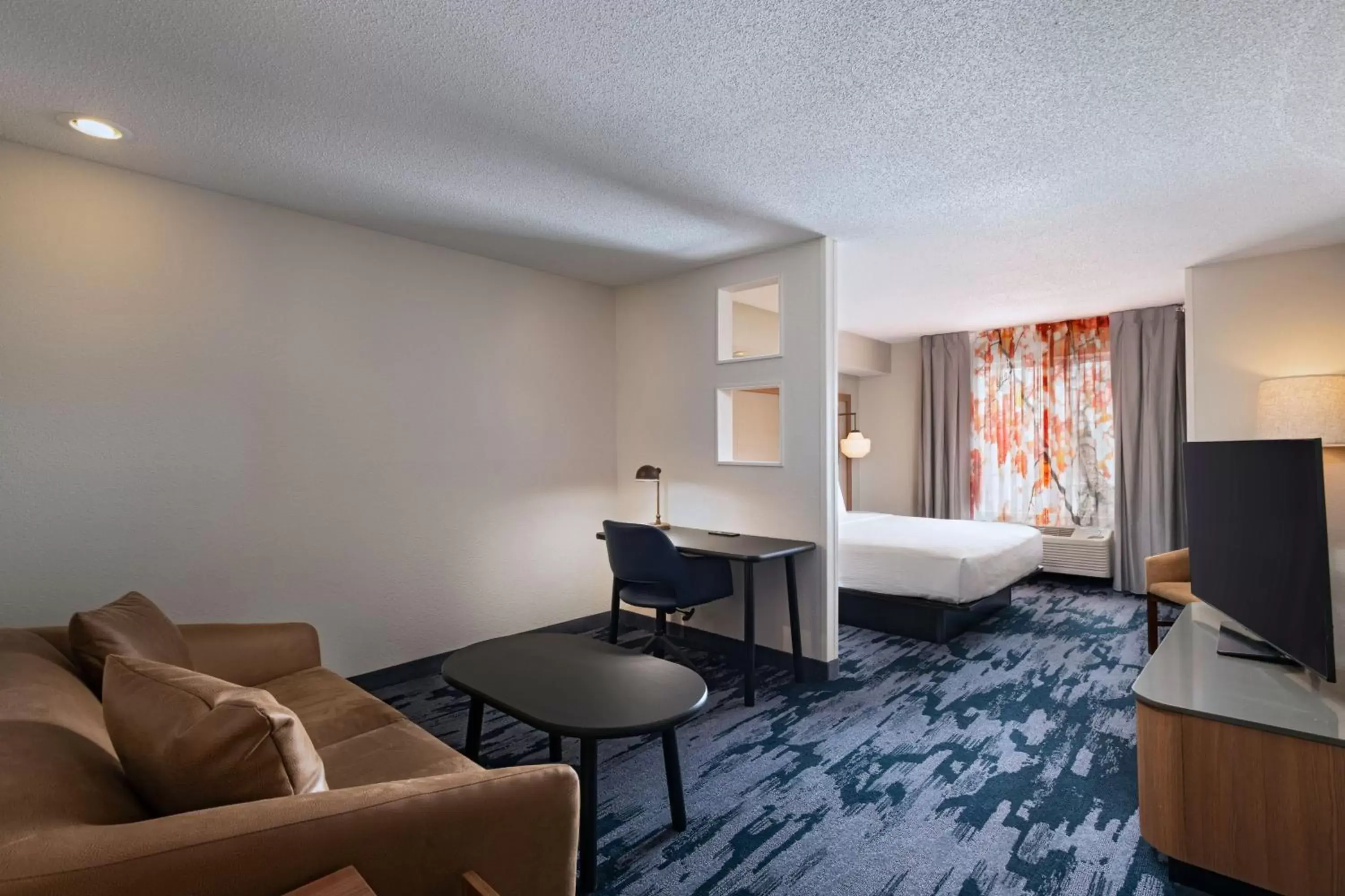 Bedroom, Seating Area in Fairfield Inn & Suites Kansas City Airport