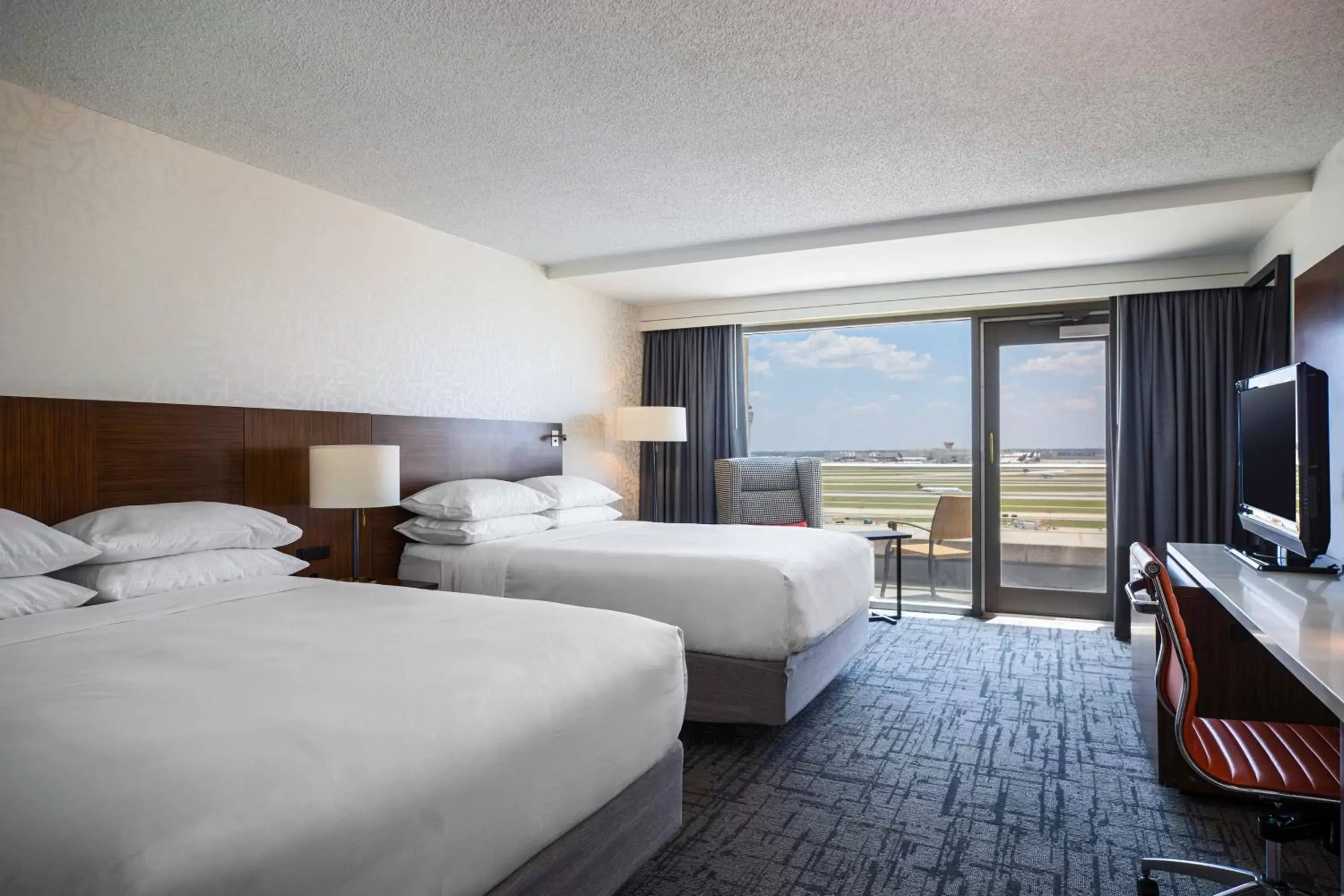 Photo of the whole room, Bed in Renaissance Concourse Atlanta Airport Hotel