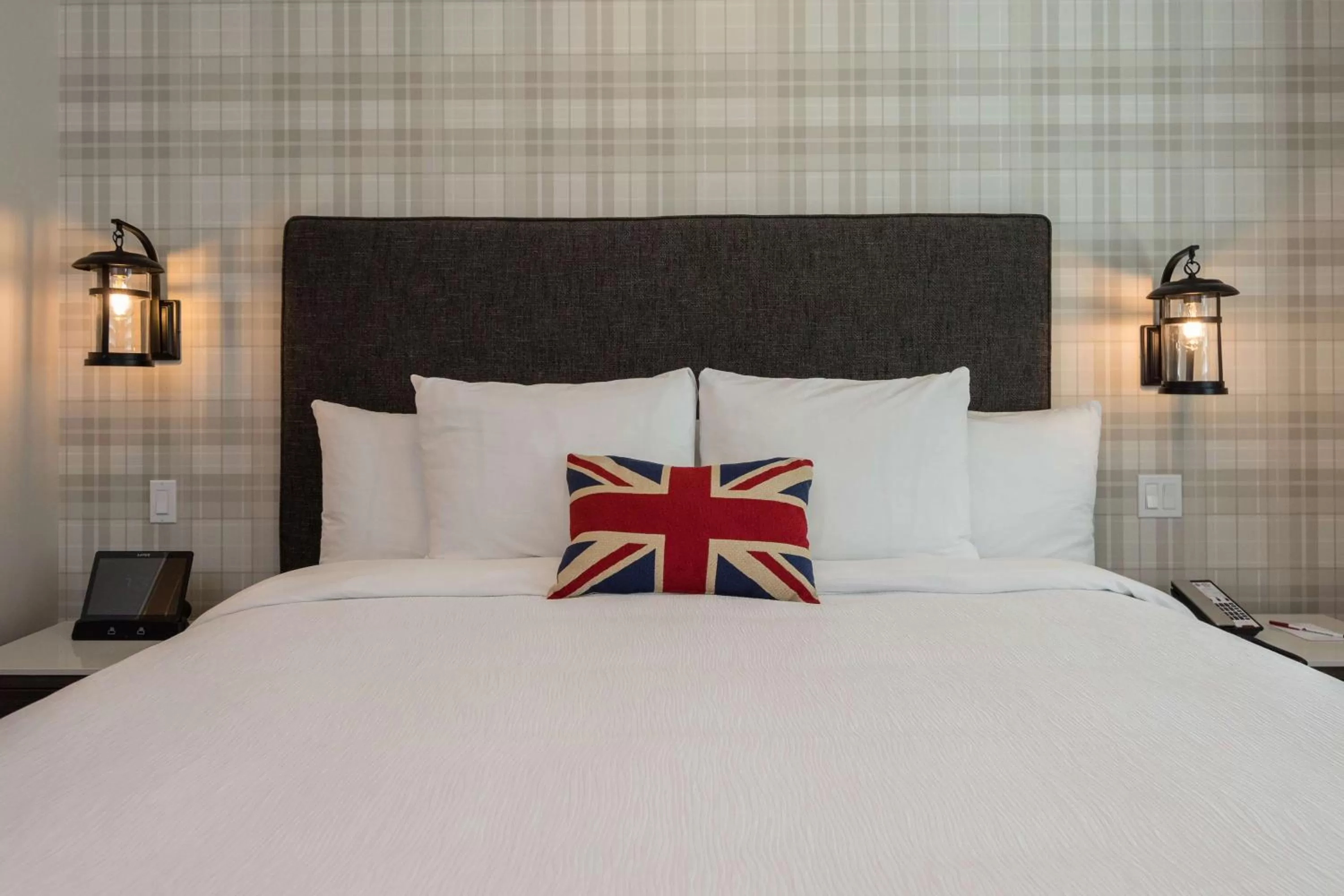 Bedroom, Bed in Aristocrat Hotel, BW Signature Collection