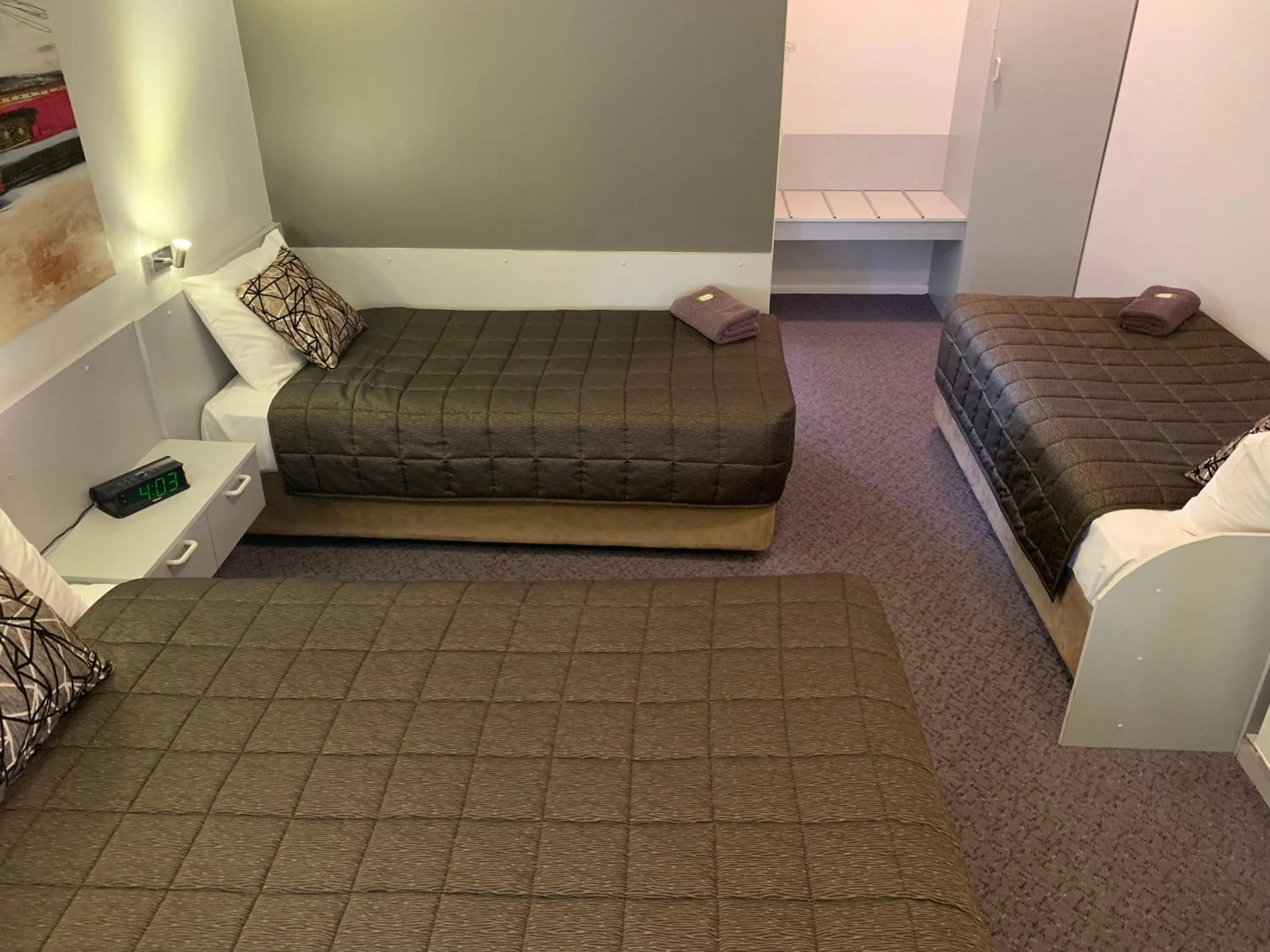 Bed in Orana Windmill Motel