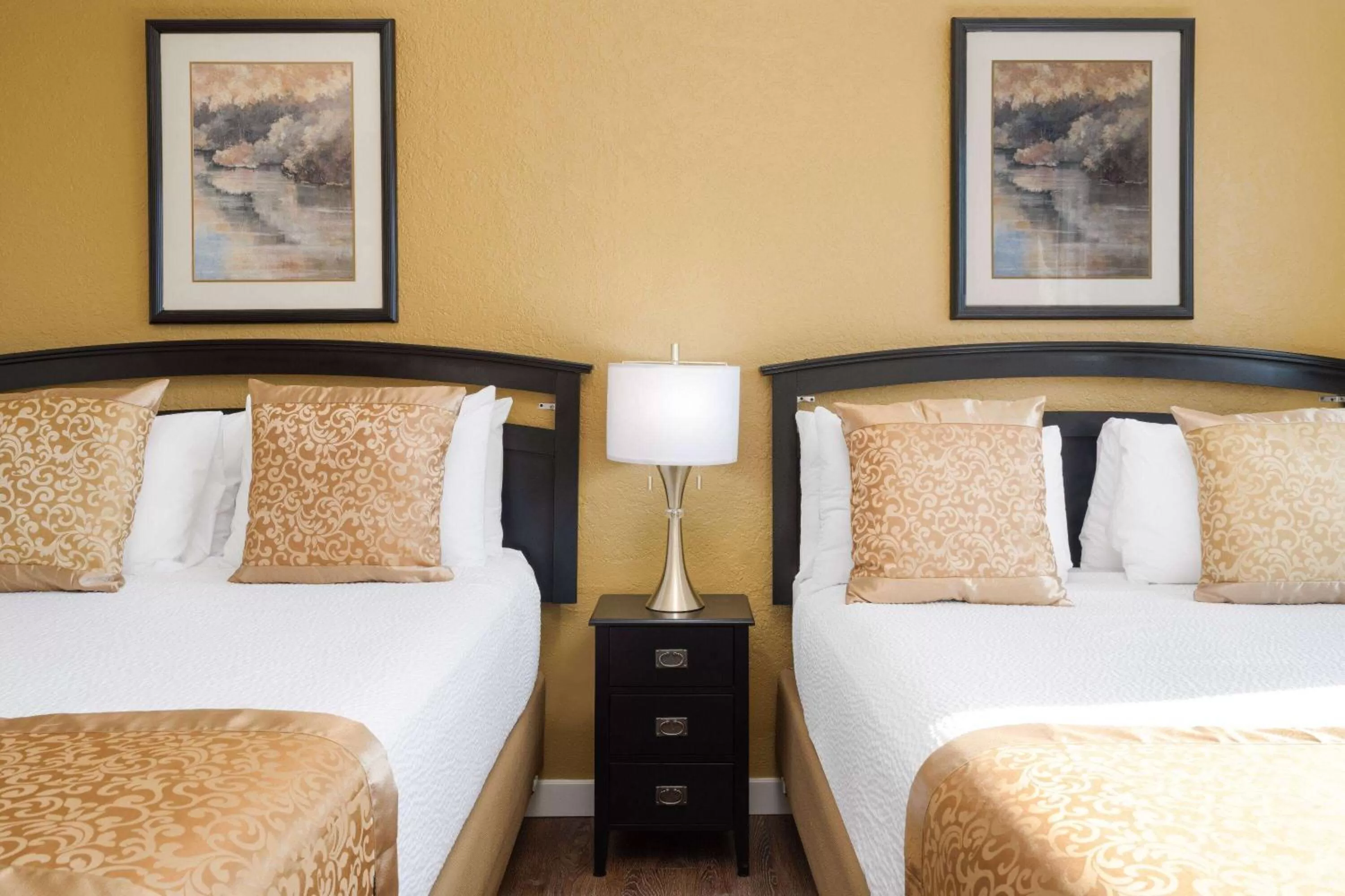 Photo of the whole room, Bed in Gilmore Hotel, Trademark Collection by Wyndham