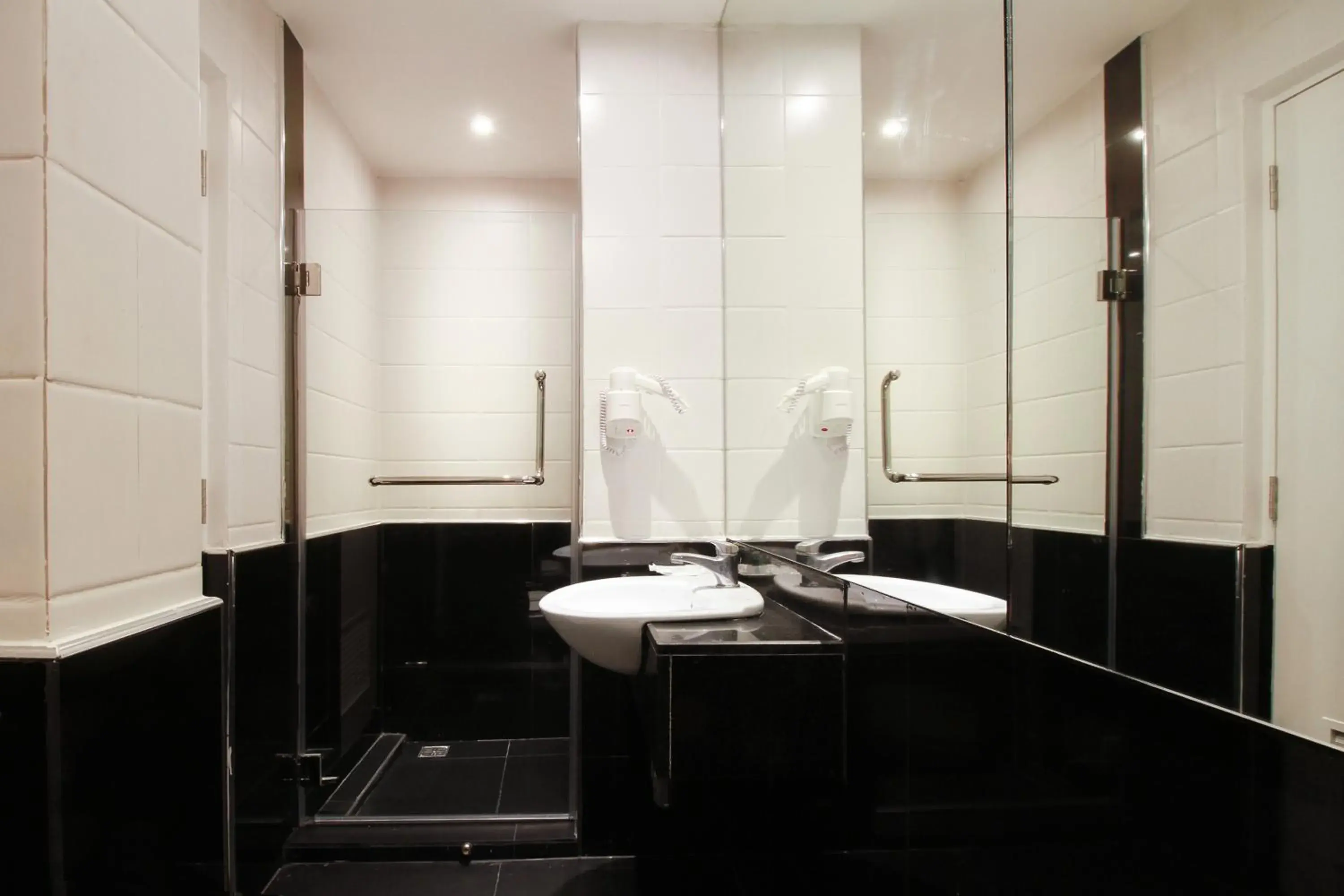 Bathroom in Ten Stars Hotel Pratunam