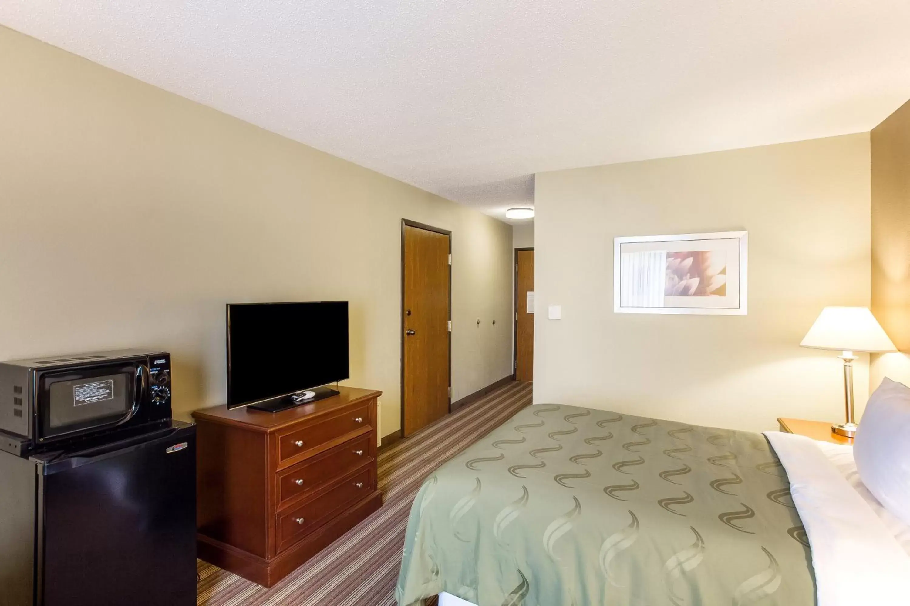 Double Room with Roll In Shower - Mobility Accessible/Non-Smoking in Quality Inn