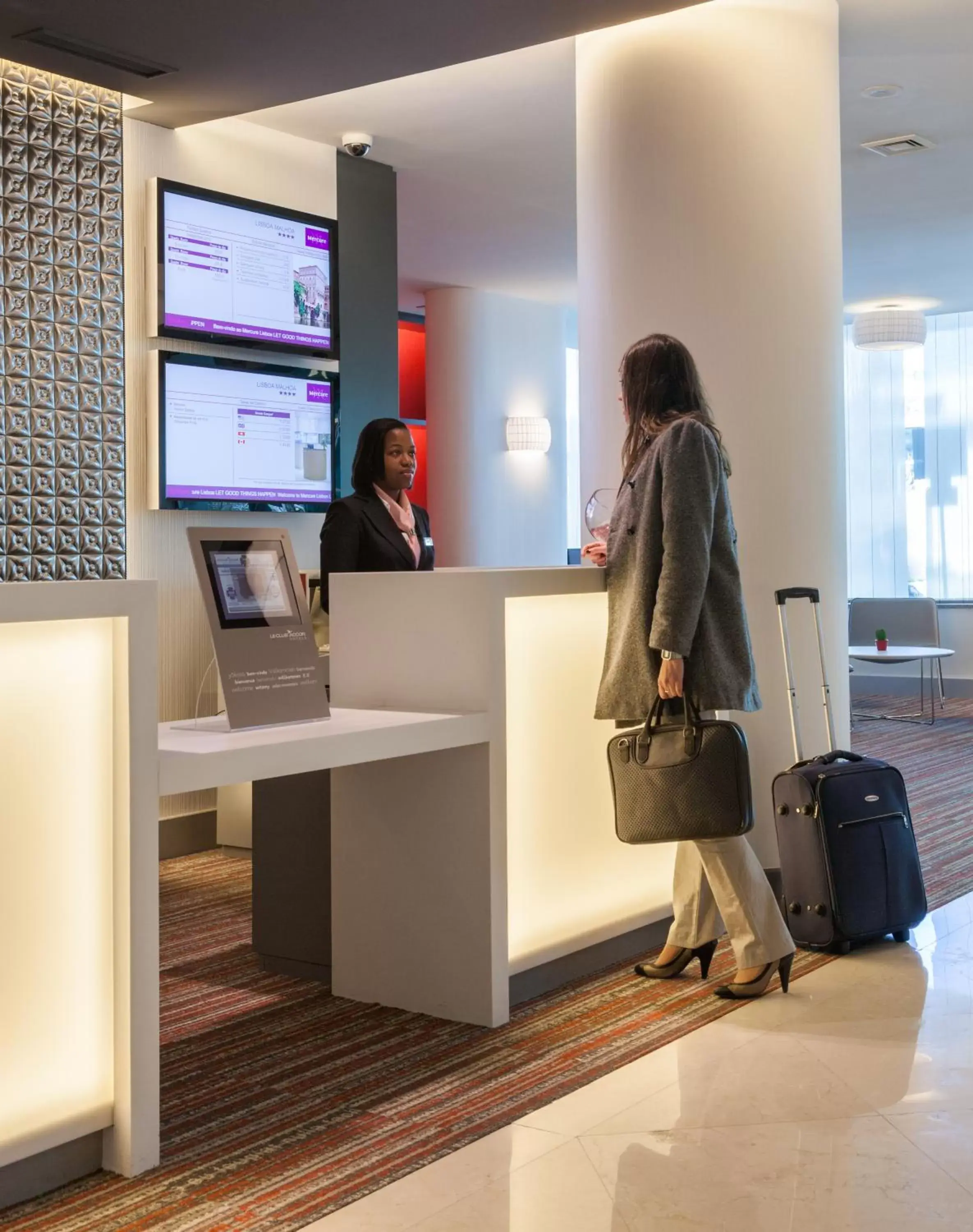 Lobby or reception in Hotel Mercure Lisboa Lobby or reception in Hotel Mercure Lisboa