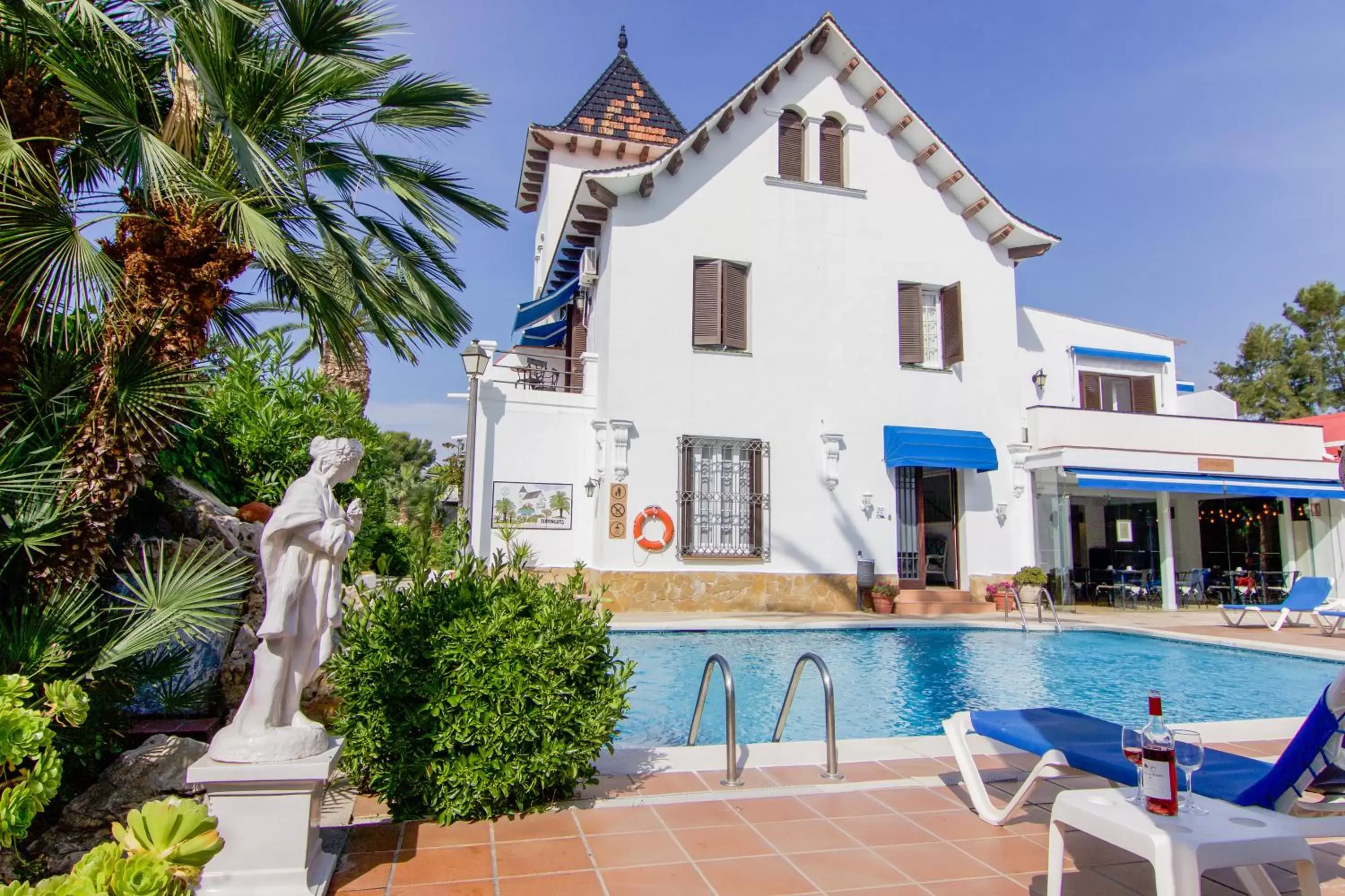 Swimming pool, Property Building in Hotel Capri