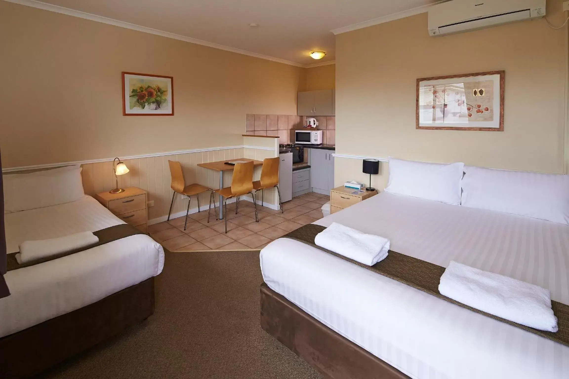 Bedroom in Ocean View Motel