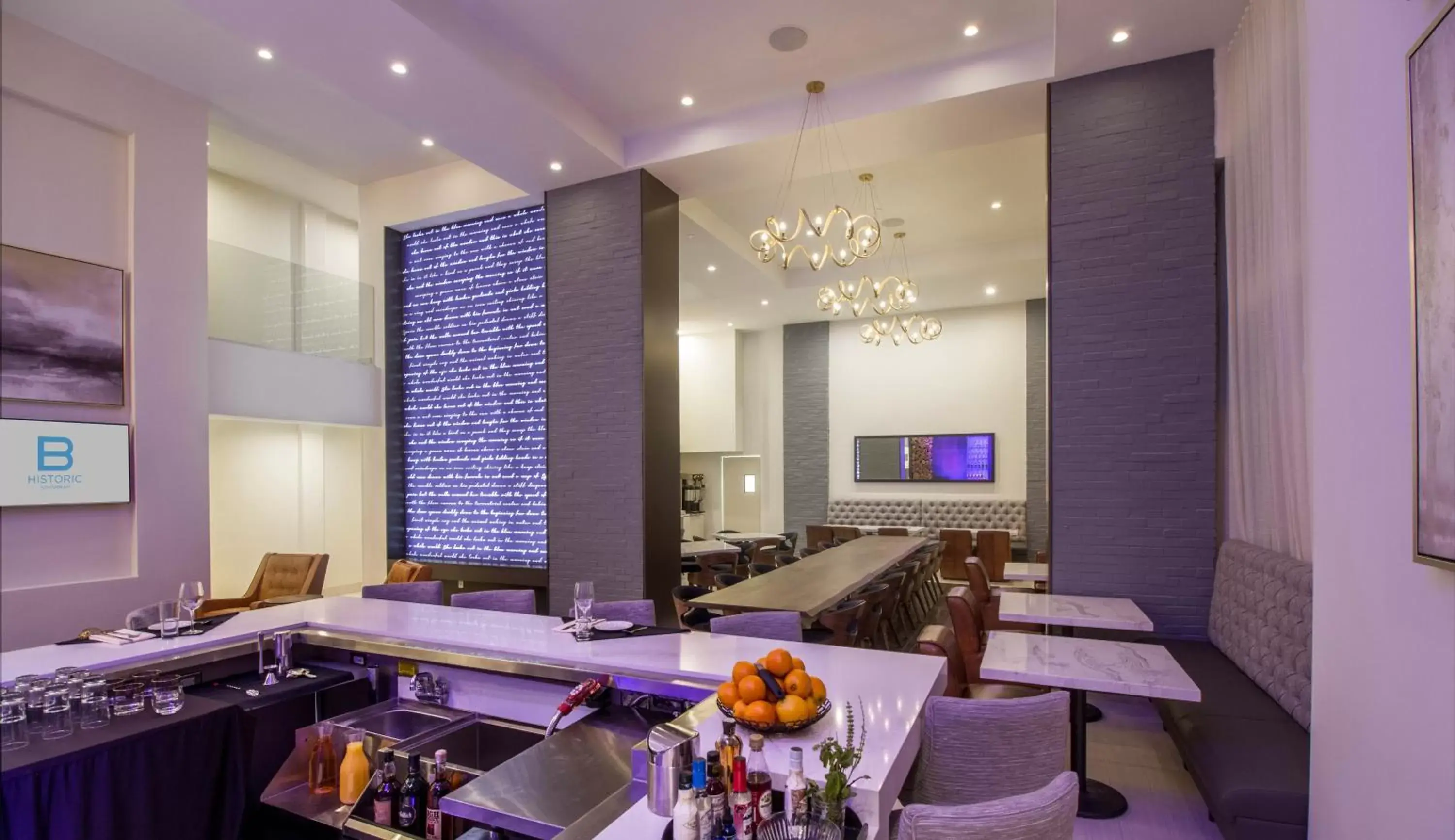Lounge or bar, Restaurant/Places to Eat in TRYP by Wyndham Savannah