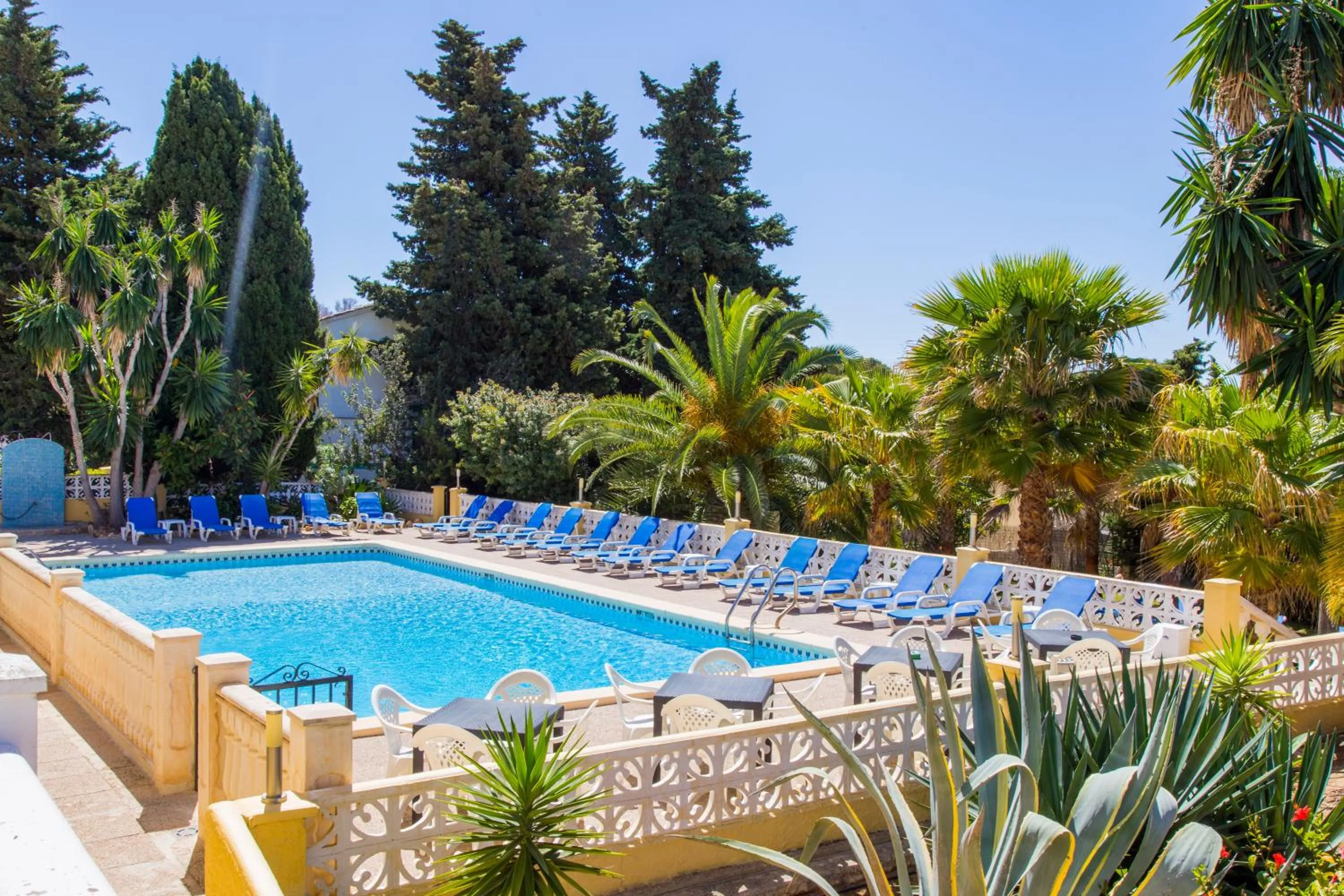 Swimming pool in Aparthotel Carrio Sol - Monty´s