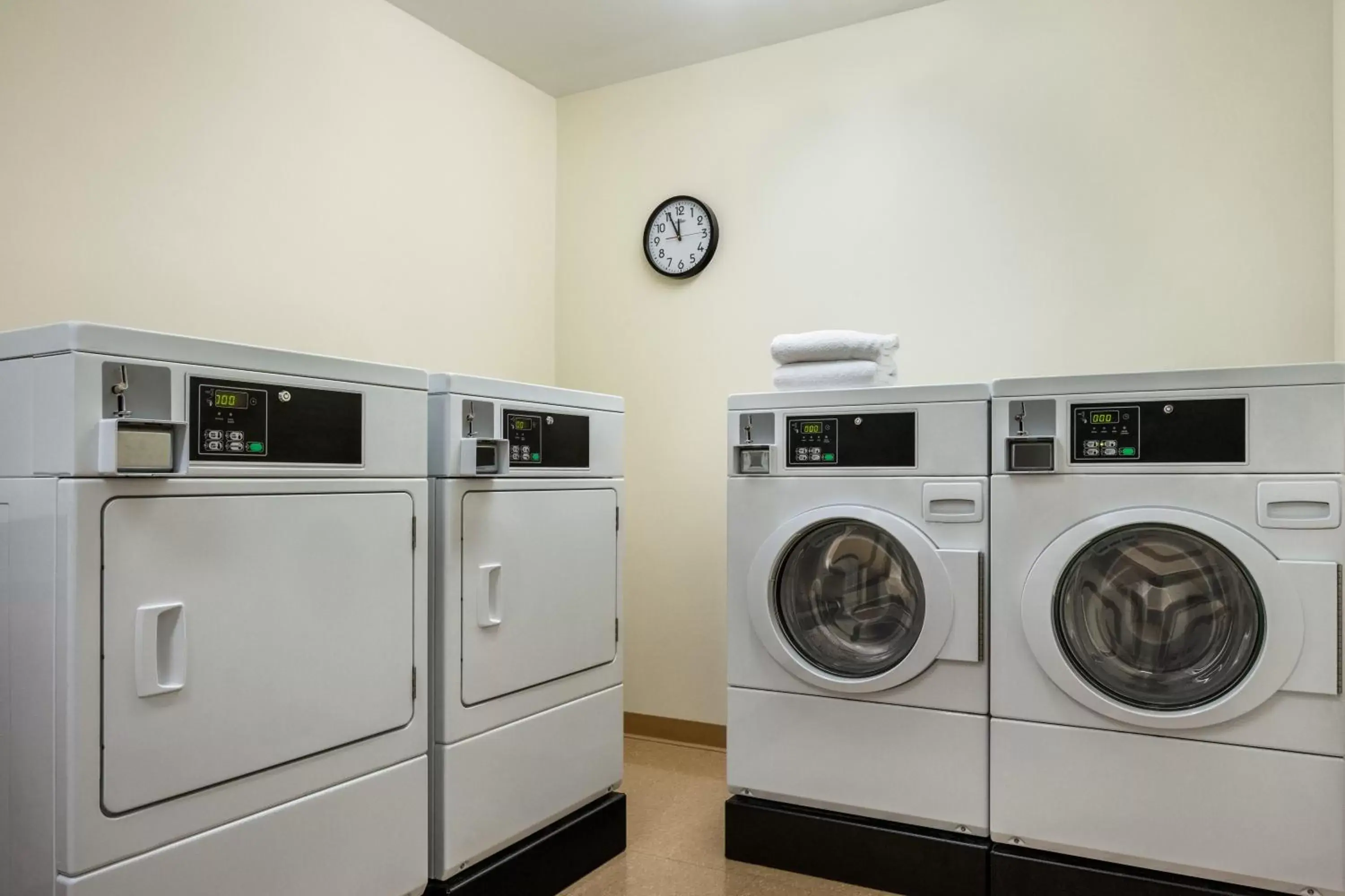 Kitchen/Kitchenette in Fairfield Inn & Suites by Marriott Hershey Chocolate Avenue