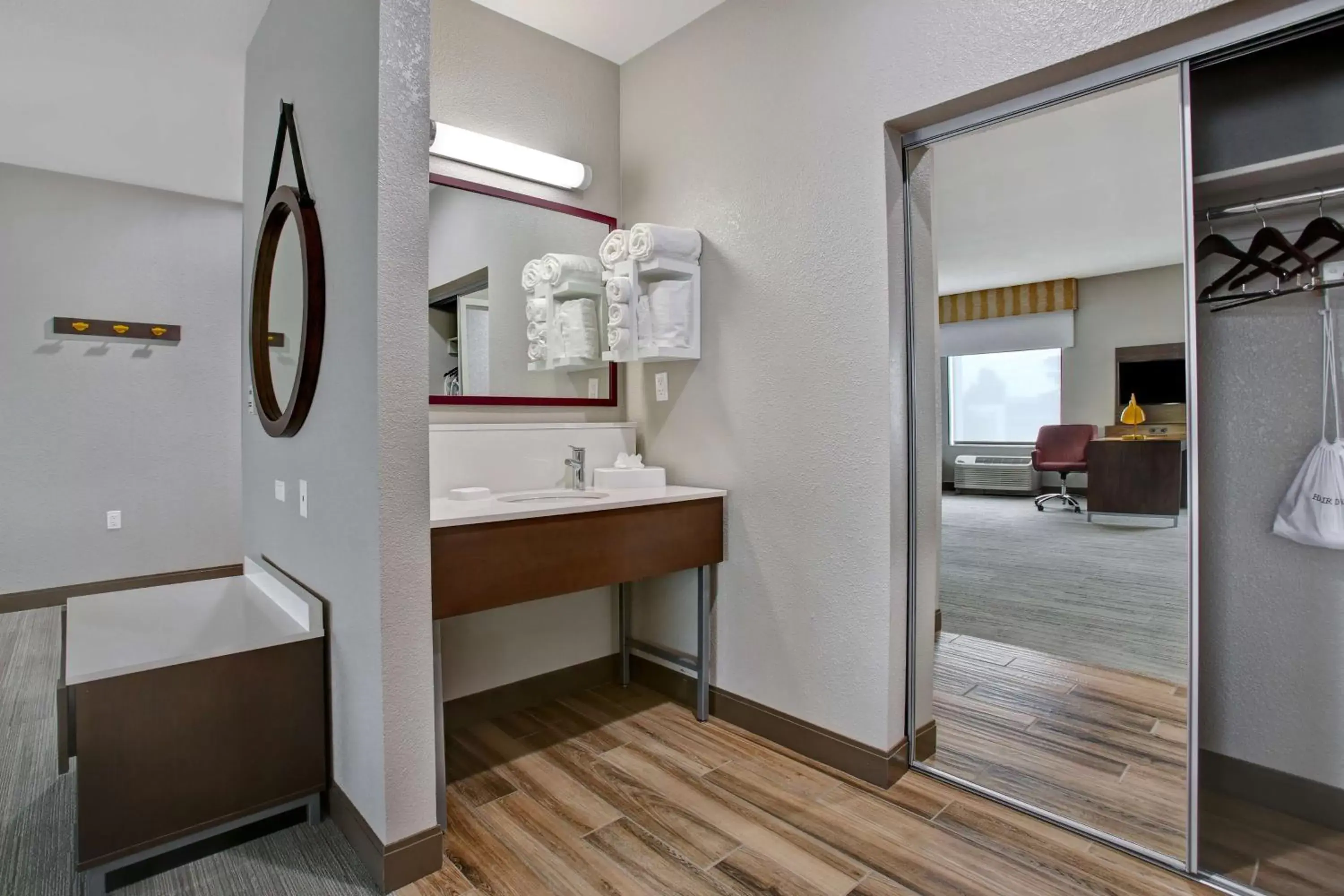 Bedroom, Bathroom in Hampton Inn & Suites Dallas-DeSoto
