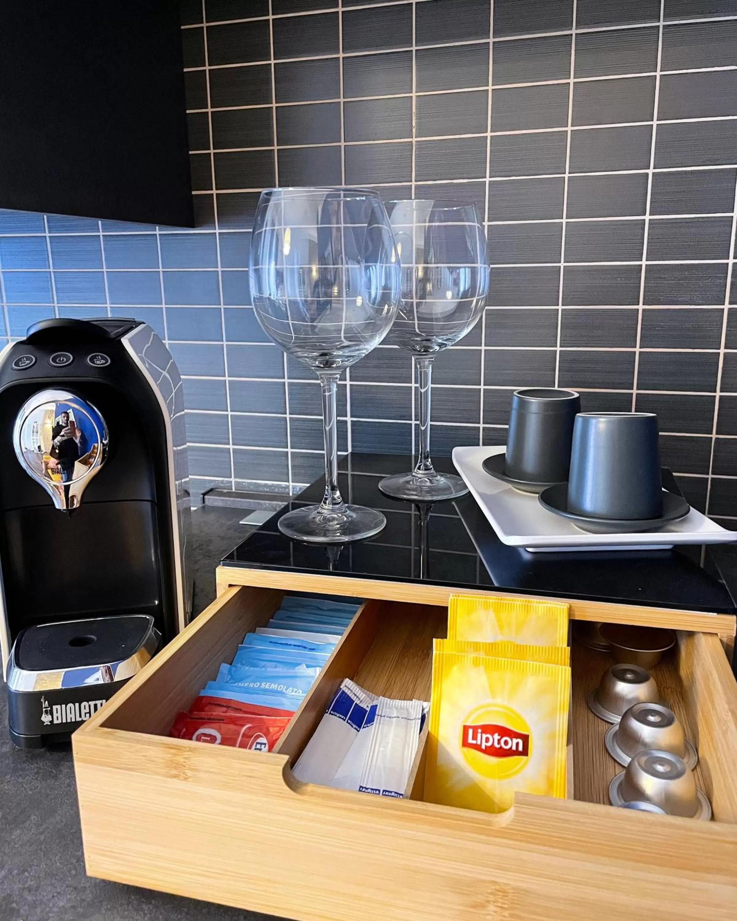 Coffee/tea facilities in Residence Petrone