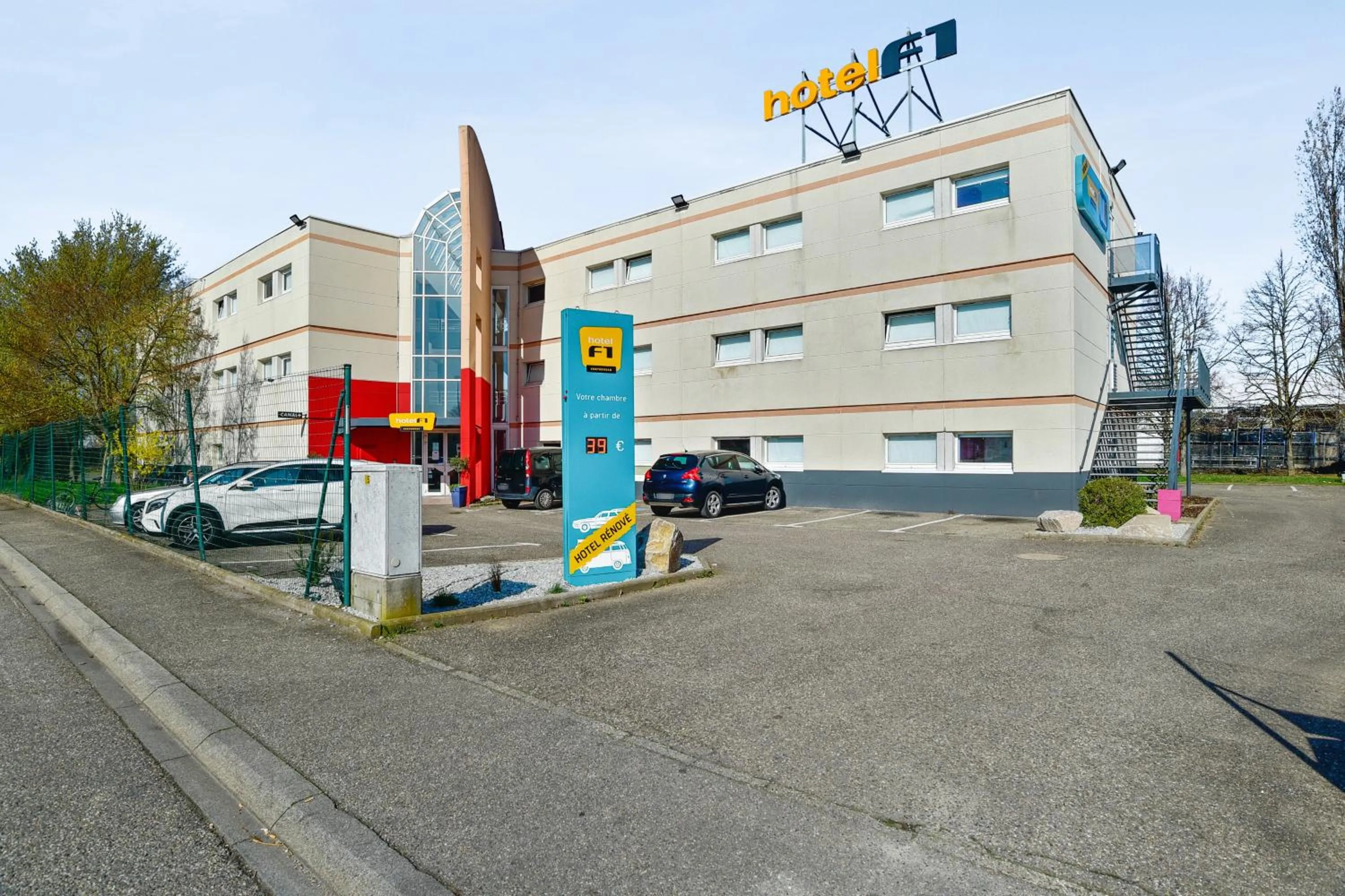 Property building in hôtel F1 Strasbourg Sud La Vigie