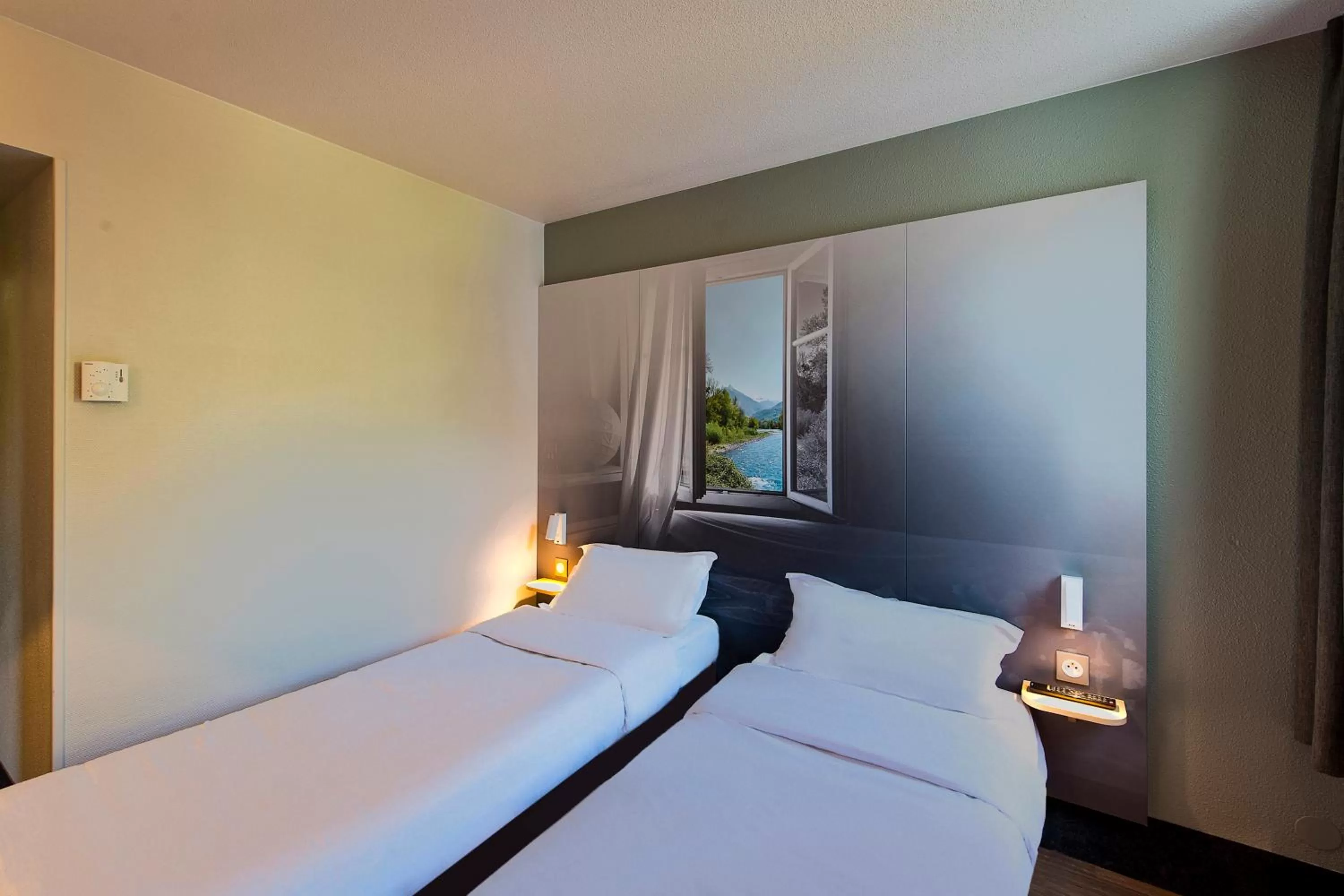 Bedroom, Bed in B&B HOTEL Pau Zénith