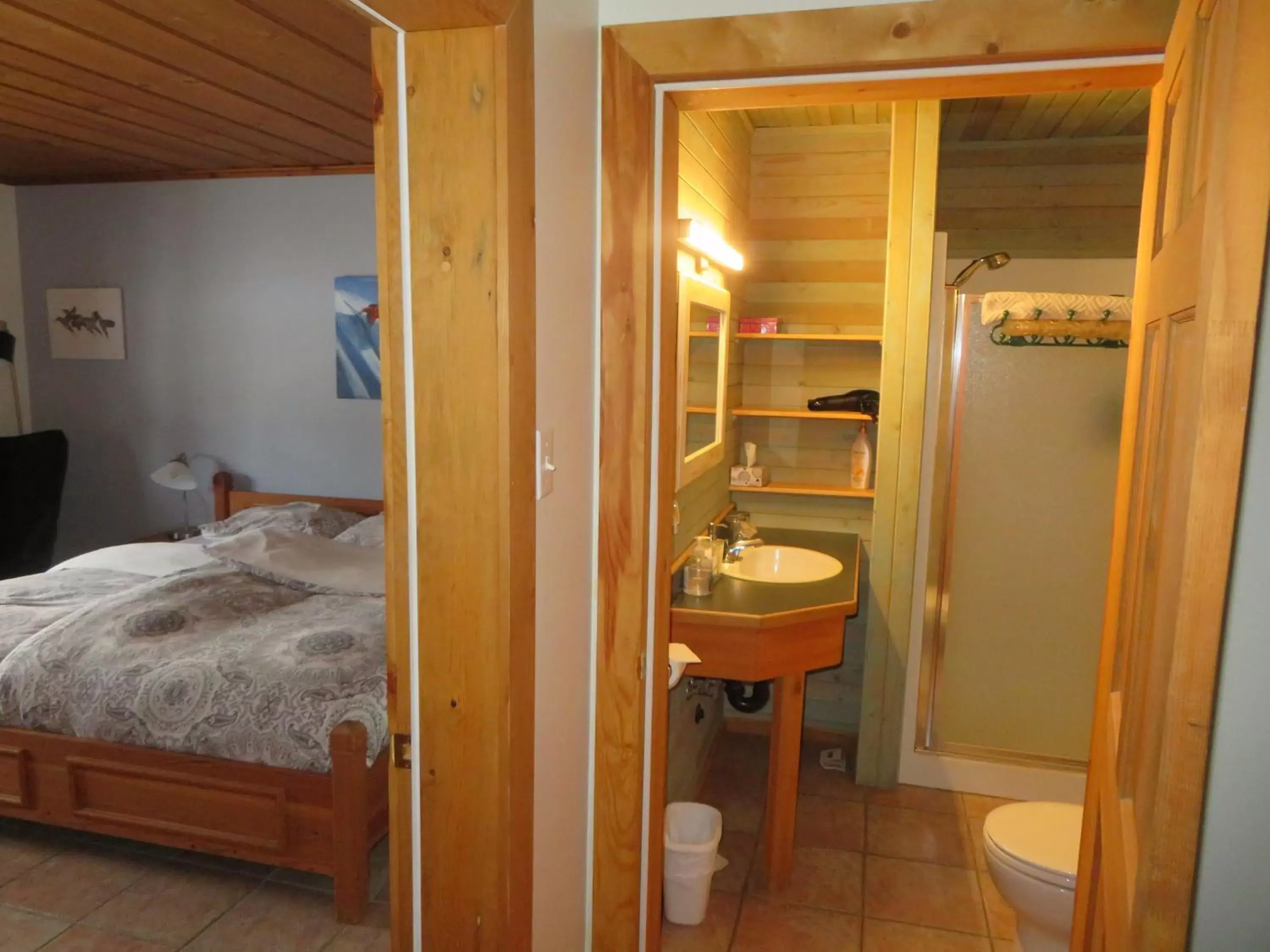 Bathroom in Alpenglow Bed and Breakfast