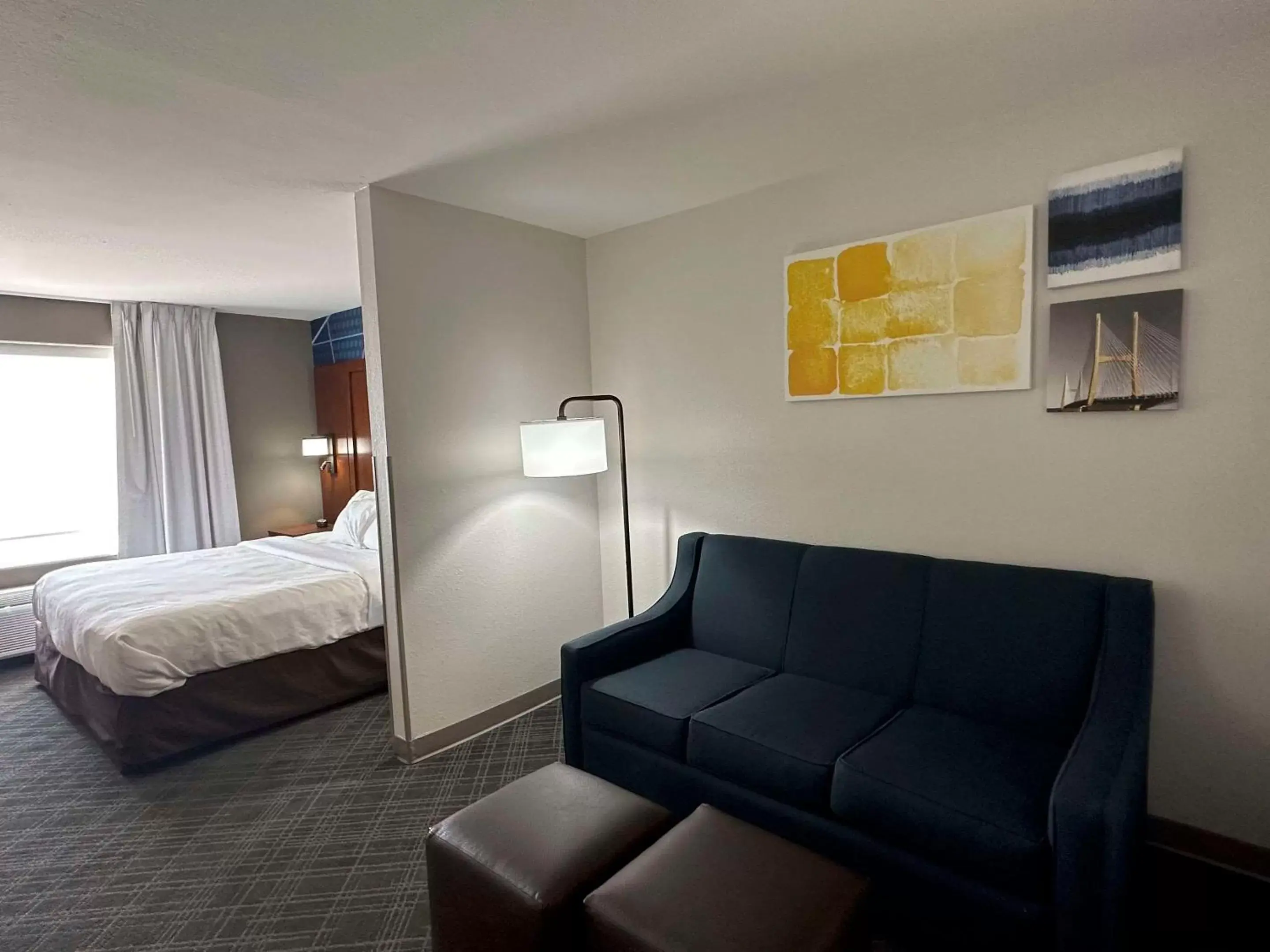Bedroom in Comfort Suites Jackson - Cape Girardeau