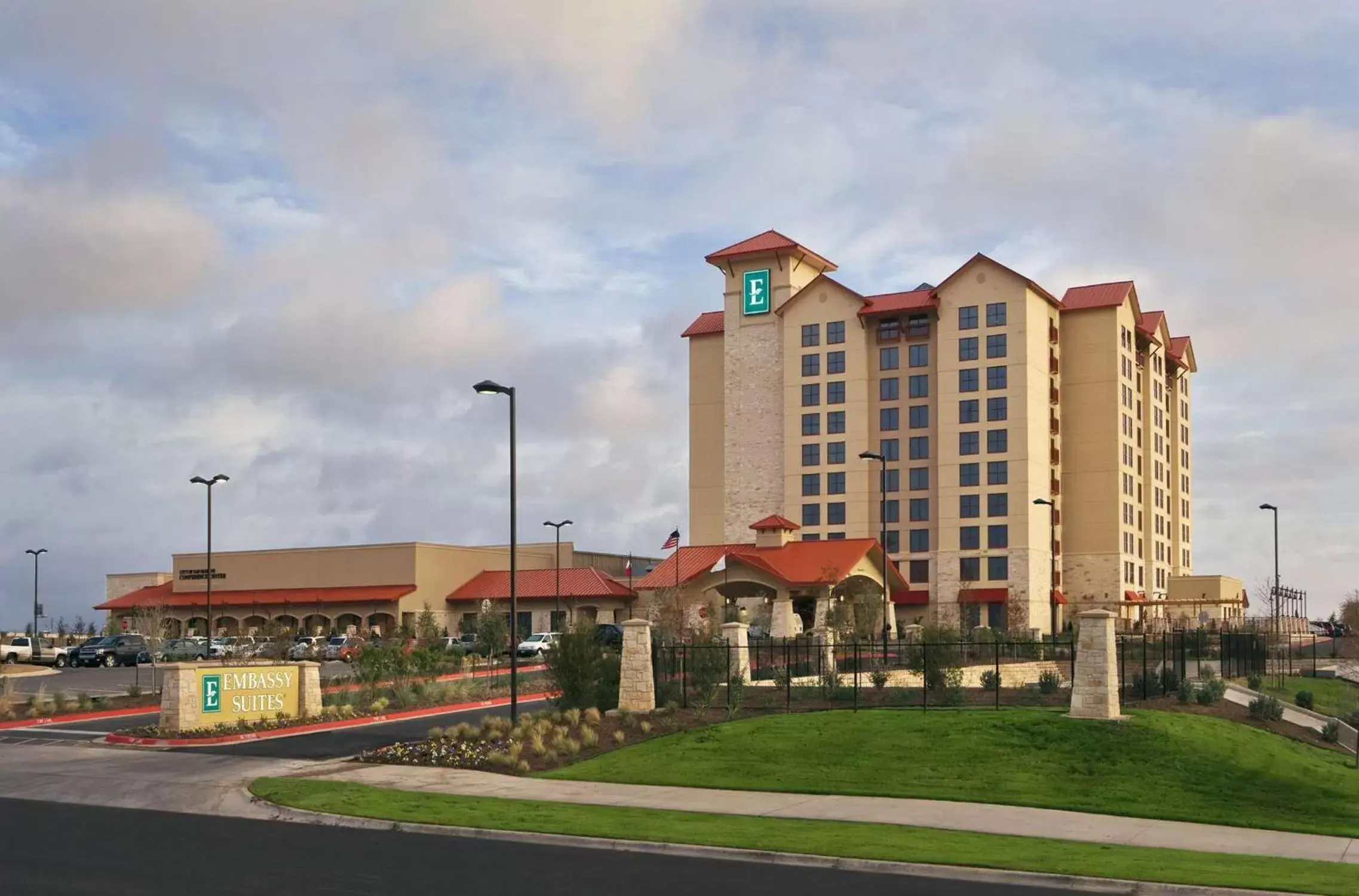 Property Building in Embassy Suites by Hilton San Marcos Hotel Conference Center