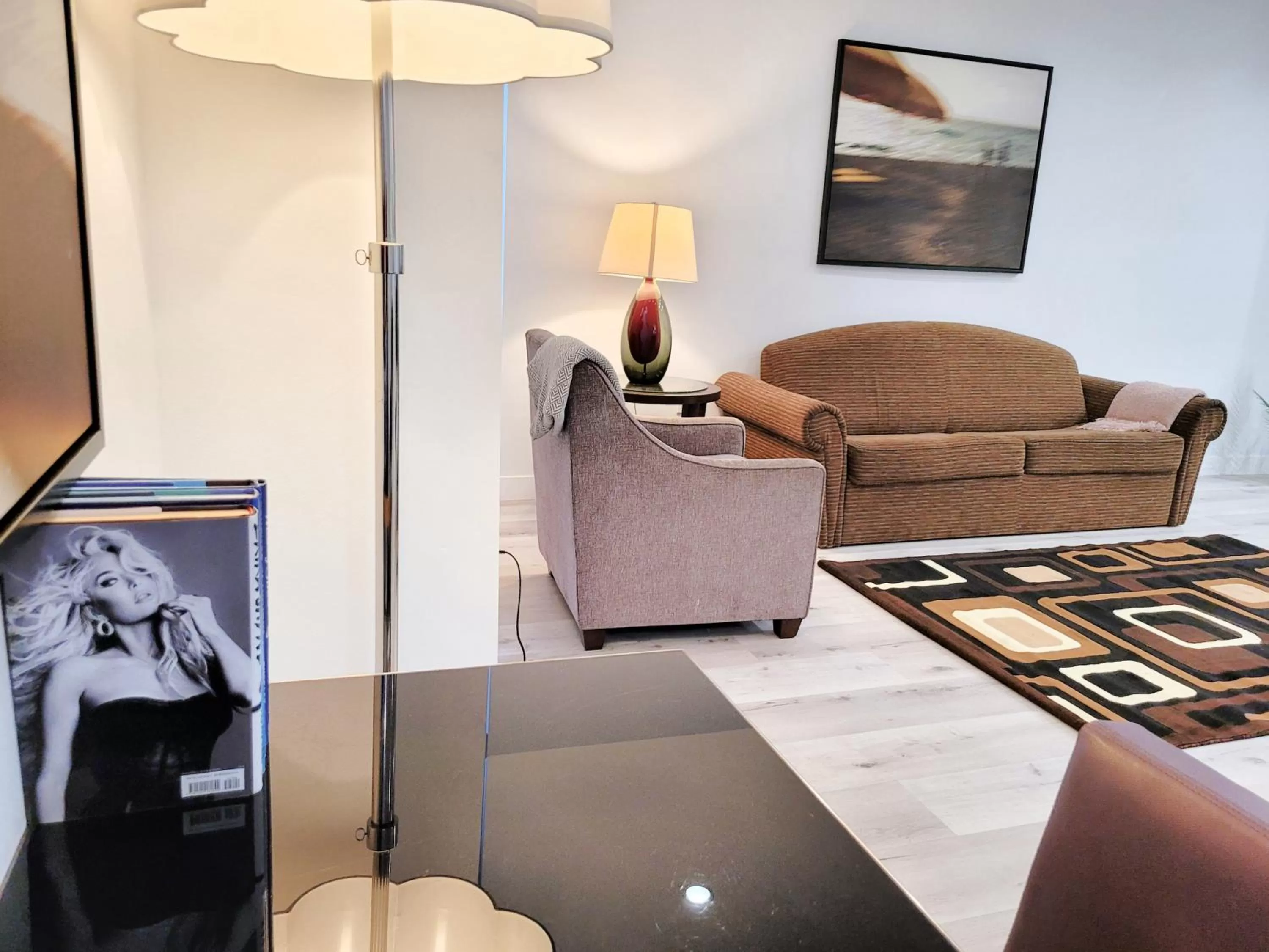 Three-Bedroom Townhouse in StaysPro - Hollywood Homes minutes to everything SPACIOUS AND FREE PARKING