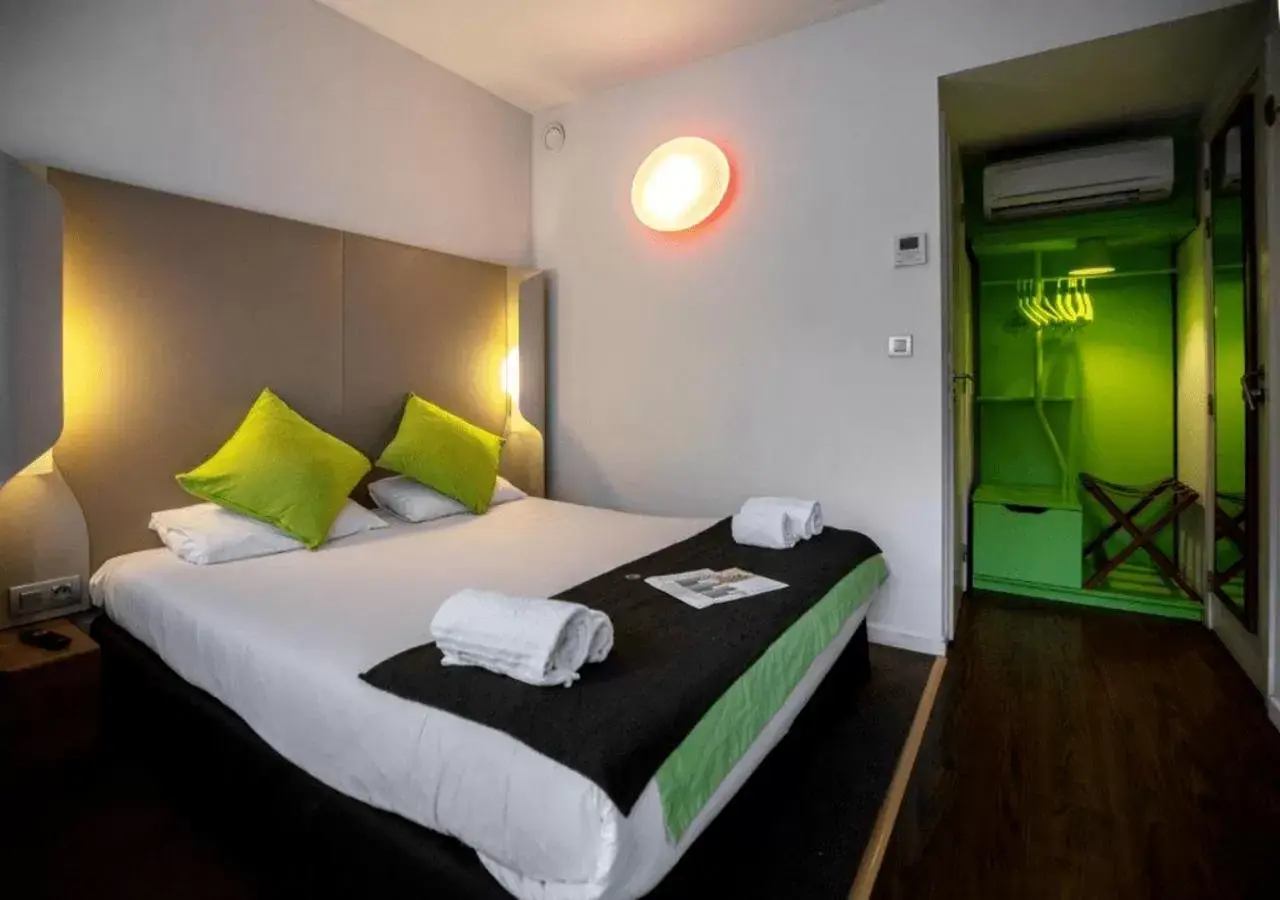 Photo of the whole room, Bed in Campanile Hotel & Restaurant Liège / Luik